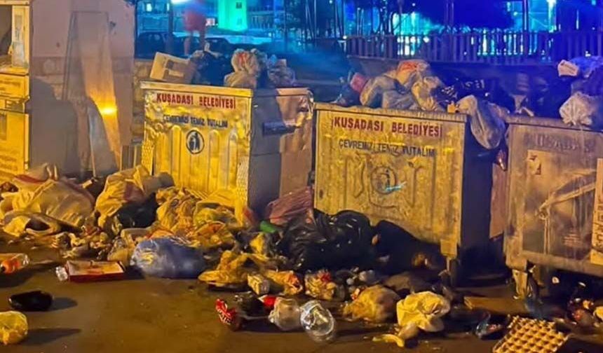 Turizm cenneti Kuşadası’nda çöp dağları.. Sezonun ortasında çevre rezaleti