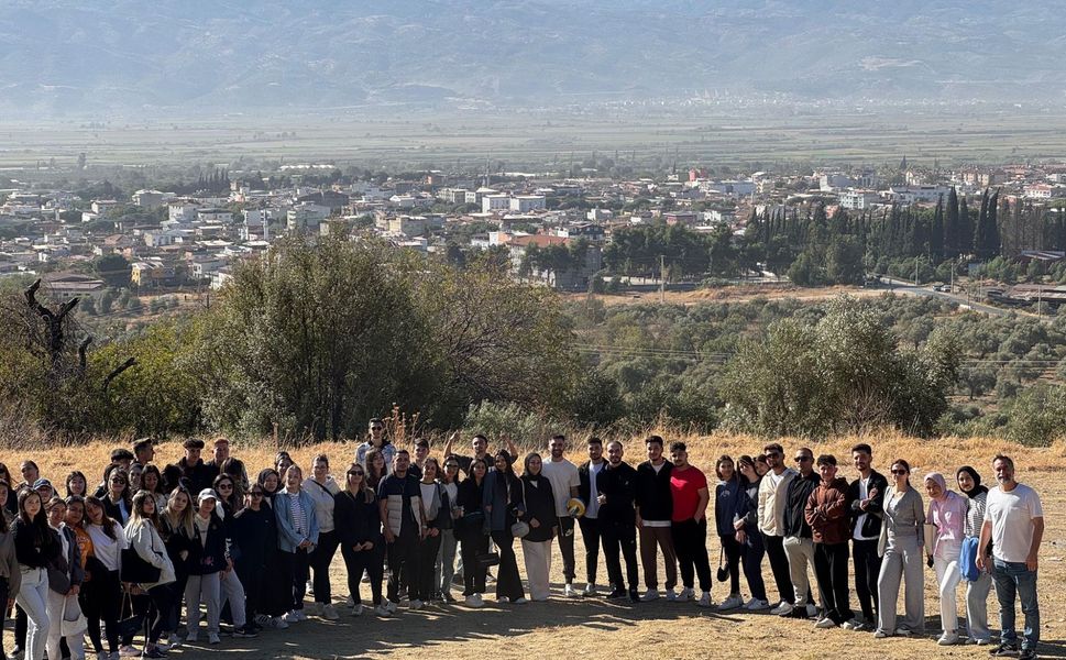 Aydın Atça’da öğrencilerden doğa yürüyüşü