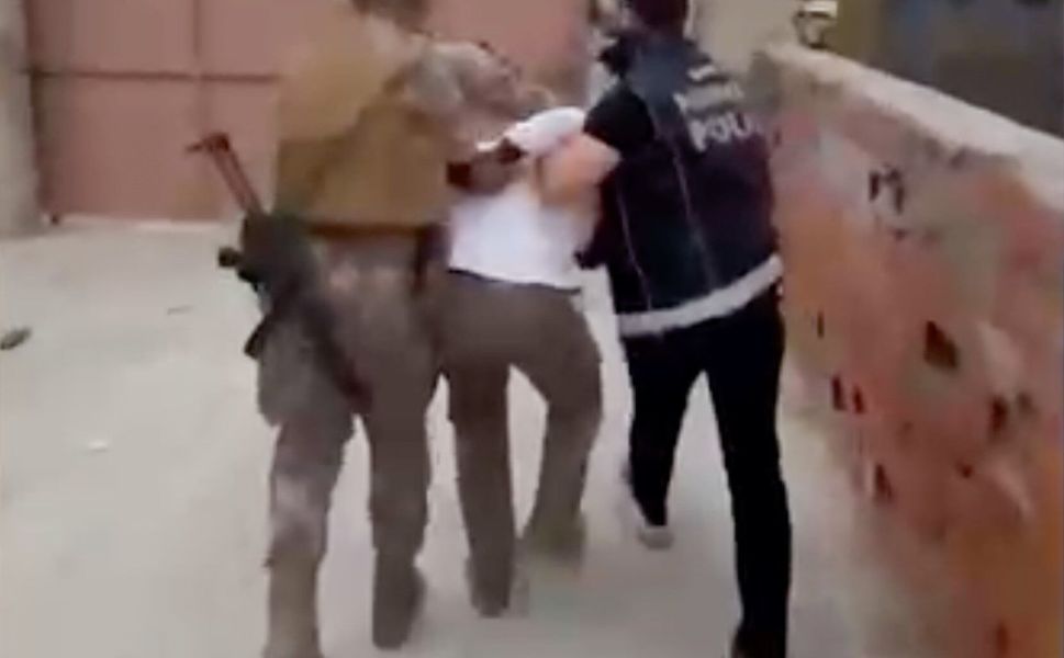 Zehir tacirlerine operasyon: 20 kişi tutuklandı
