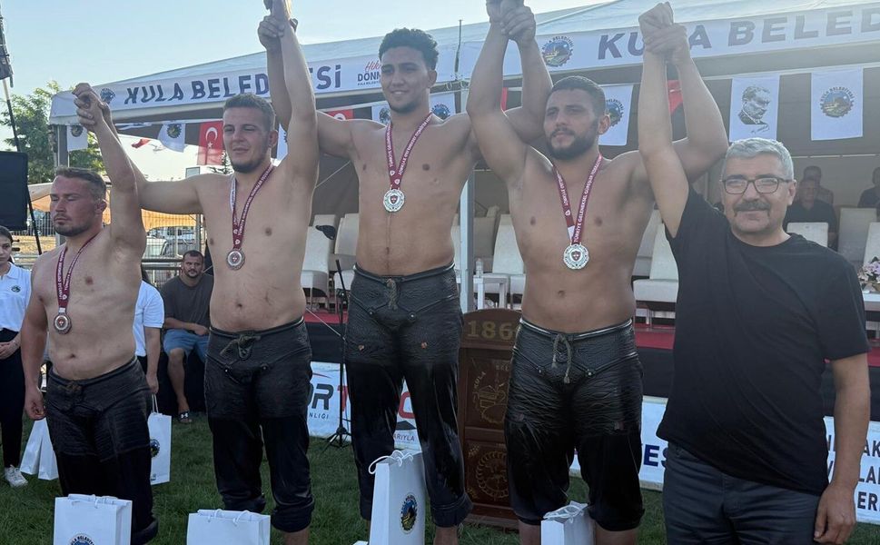 Kula Er Meydanı’nda Başpehlivan Feyzullah Aktürk