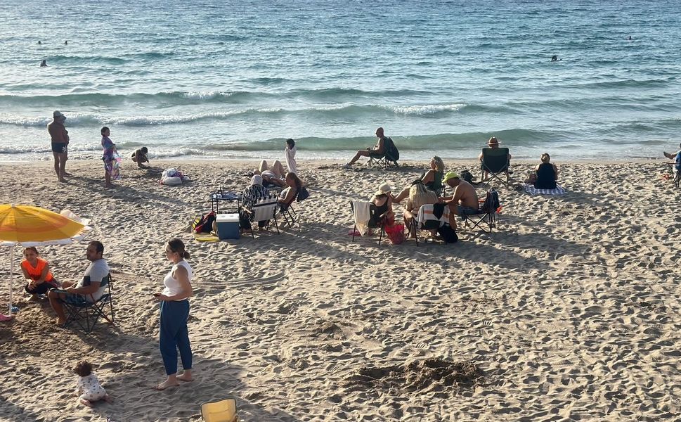Kuşadası’nda Ekim güneşi deniz keyfini uzattı