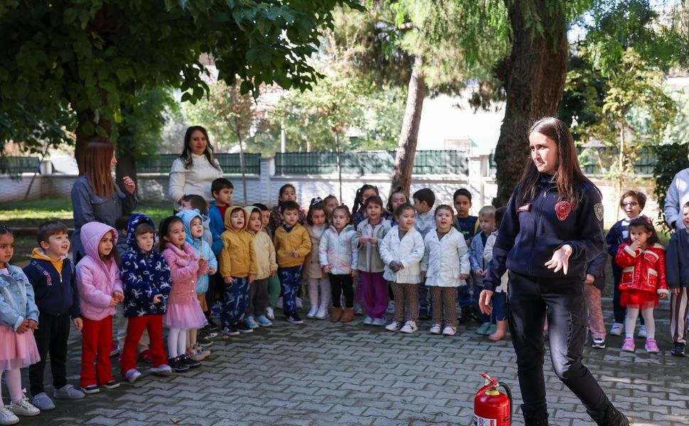 Aydın Büyükşehir Belediyesi Çocuk Gelişim Merkezleri'nde Eğitici İtfaiye etkinliği