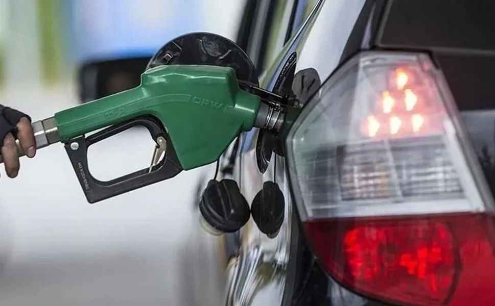 Motorine 6,75 TL zam geliyor.. Benzine indirim bu gece pompada