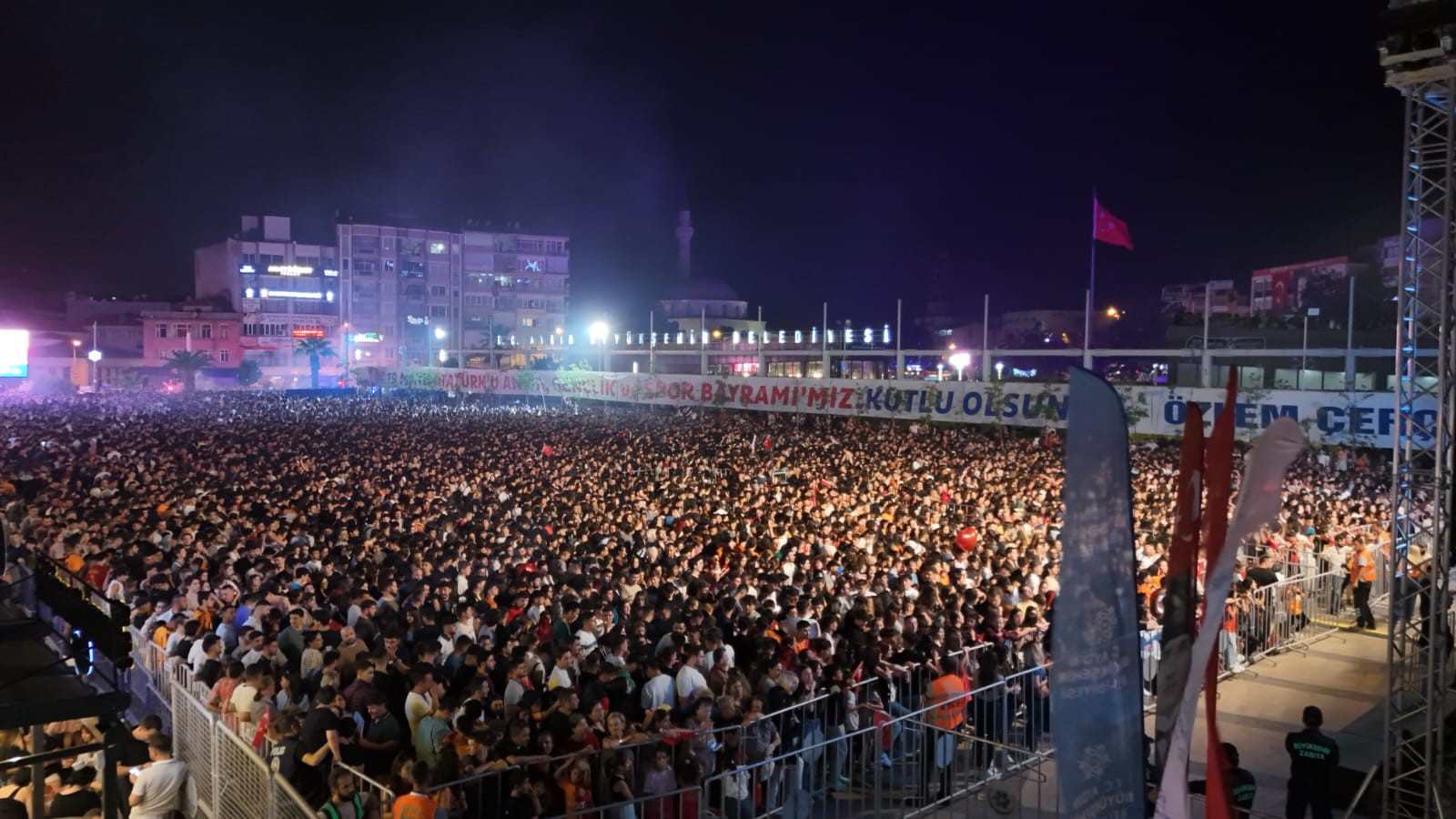 Aydın Büyükşehir Belediyesi 19 Mayıs'ı Binlerce Aydınlıyla Kutladı 3