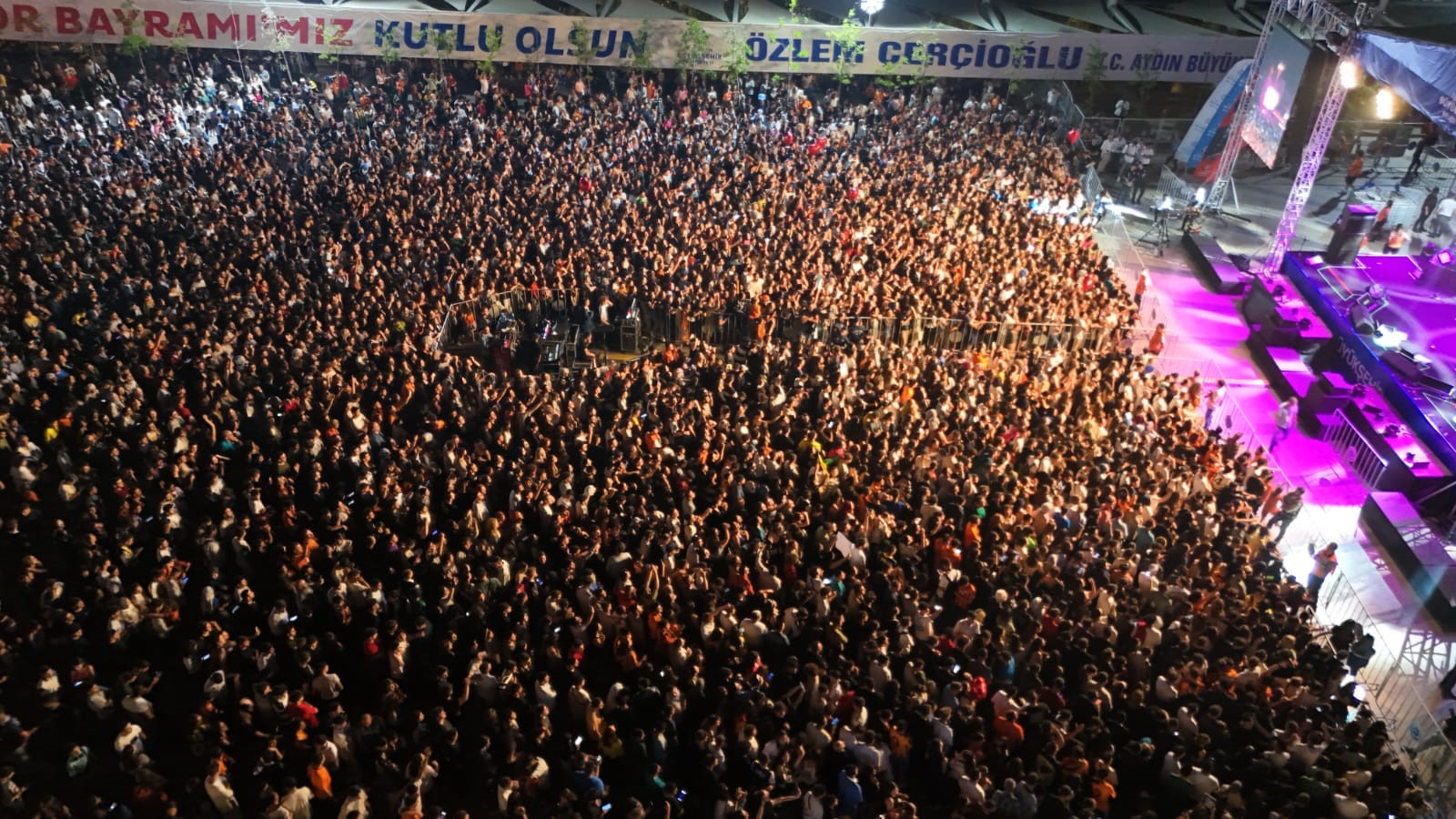 Aydın Büyükşehir Belediyesi 19 Mayıs'ı Binlerce Aydınlıyla Kutladı 5