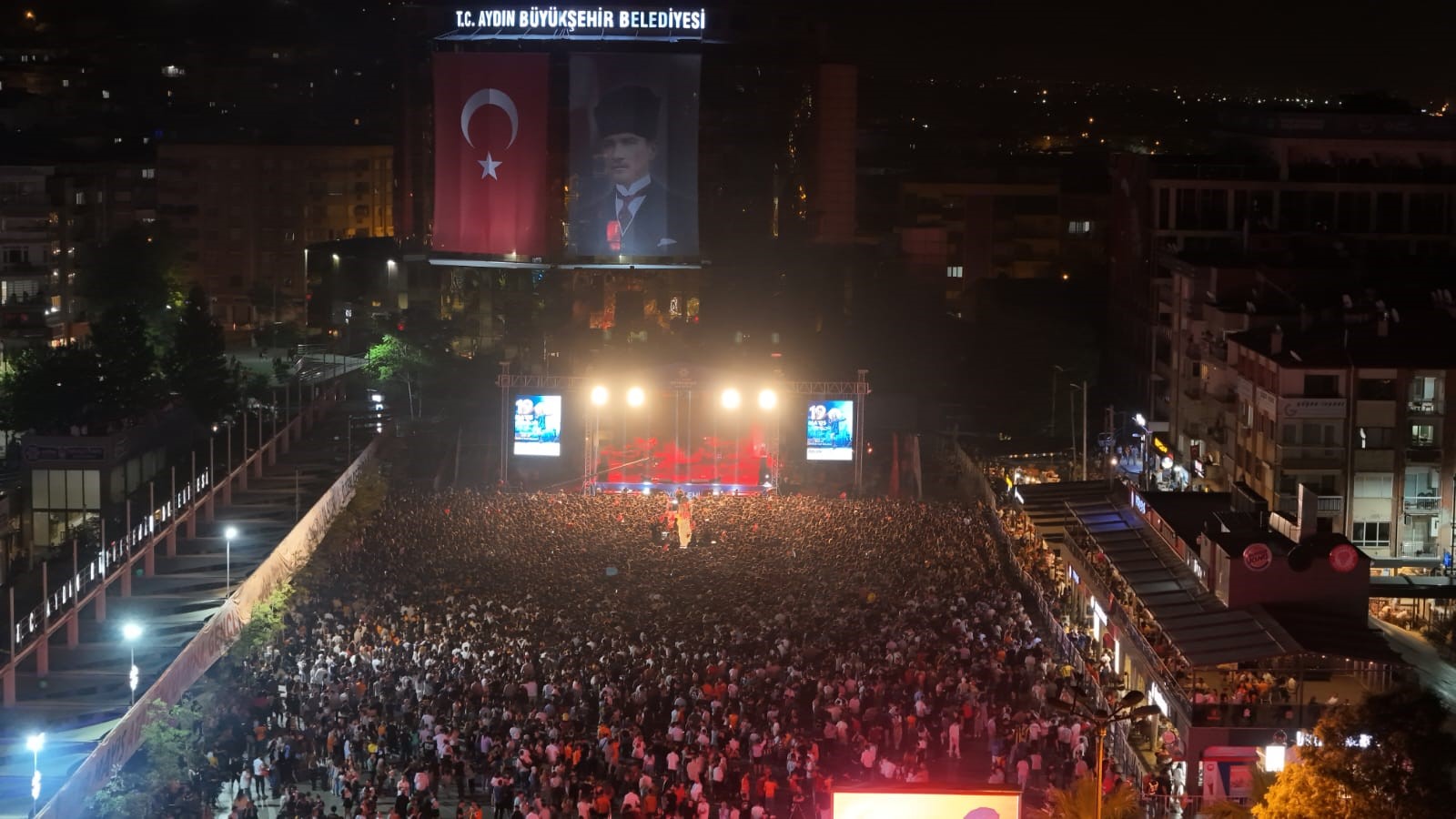 Aydın Büyükşehir Belediyesi 19 Mayıs'ı Binlerce Aydınlıyla Kutladı 6