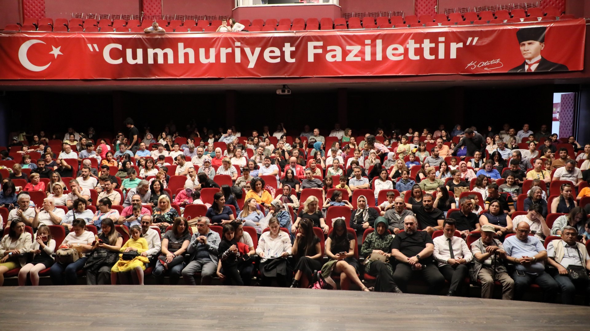 Aydın Büyükşehir Belediyesi Şehir Tiyatrosu’nun Genç Yetenekleri Büyük Beğeni Topladı 2