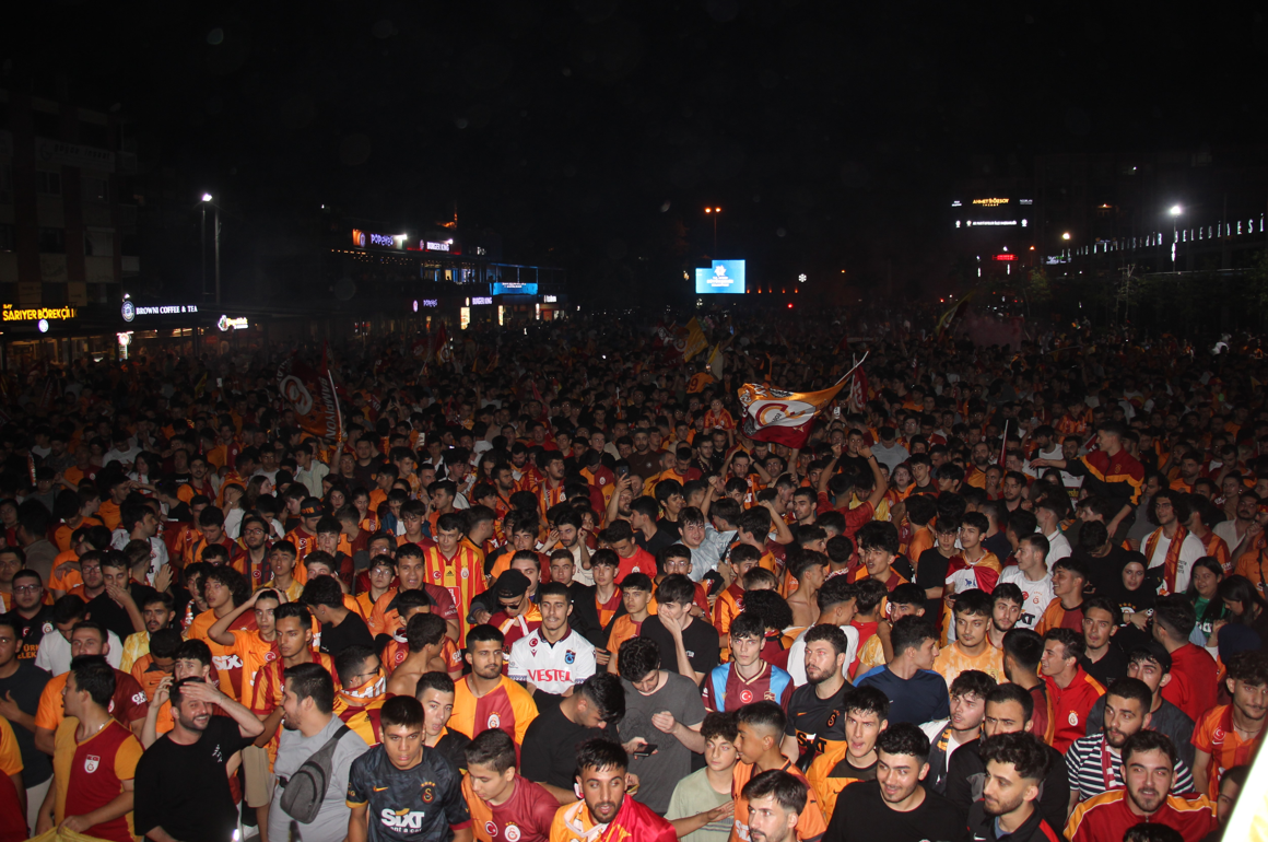 Aydın'da Galatasaraylılar Meydana Sığmadı 3
