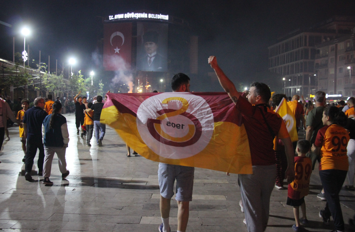 Aydın'da Galatasaraylılar Meydana Sığmadı 5