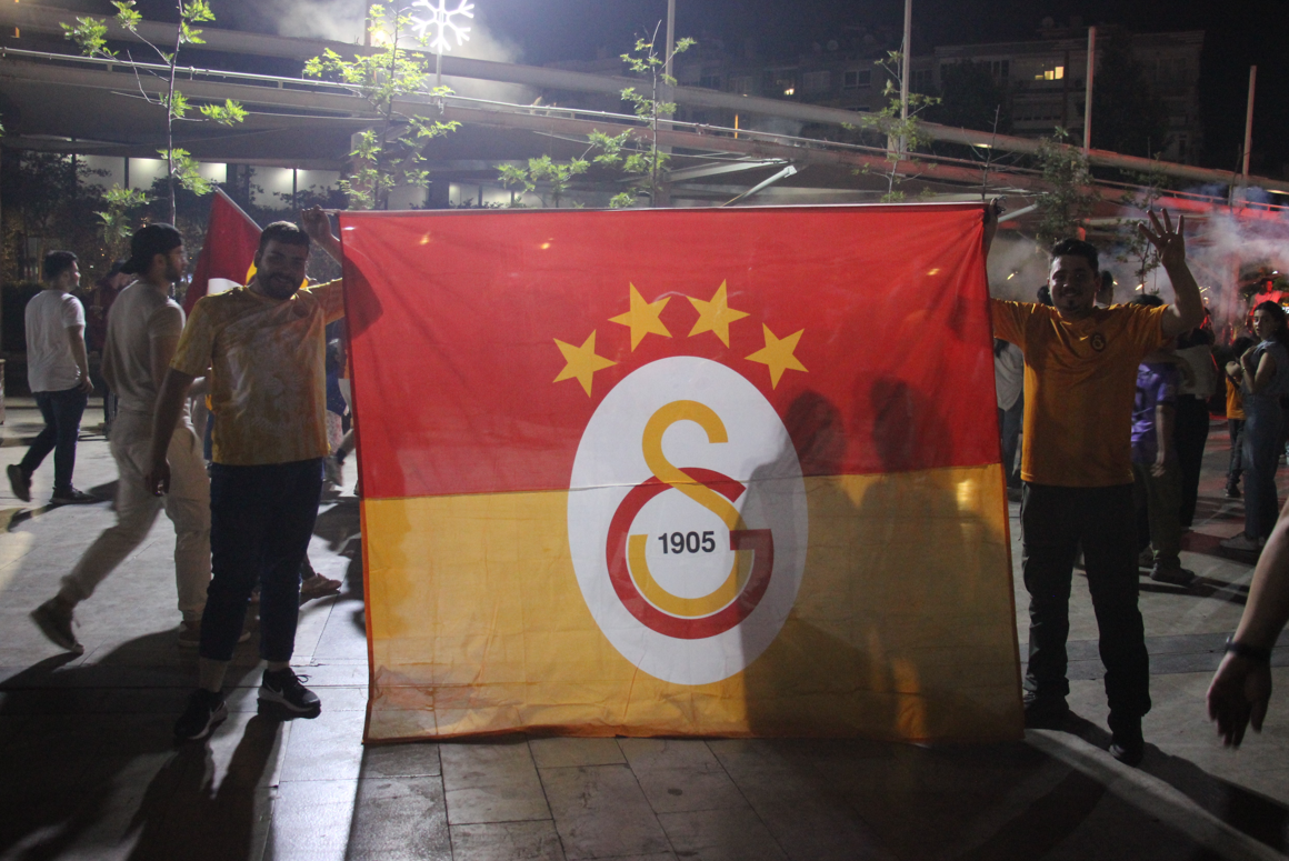 Aydın'da Galatasaraylılar Meydana Sığmadı 6
