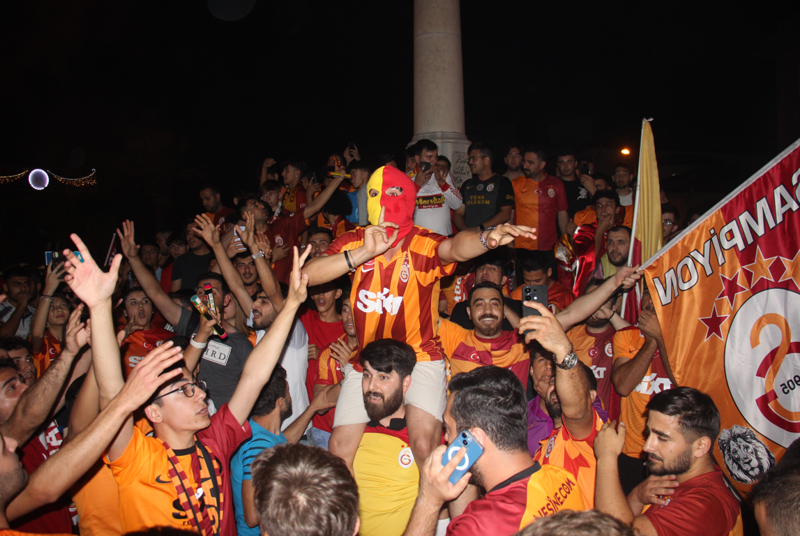 Aydın'da Galatasaraylılar Meydana Sığmadı 8