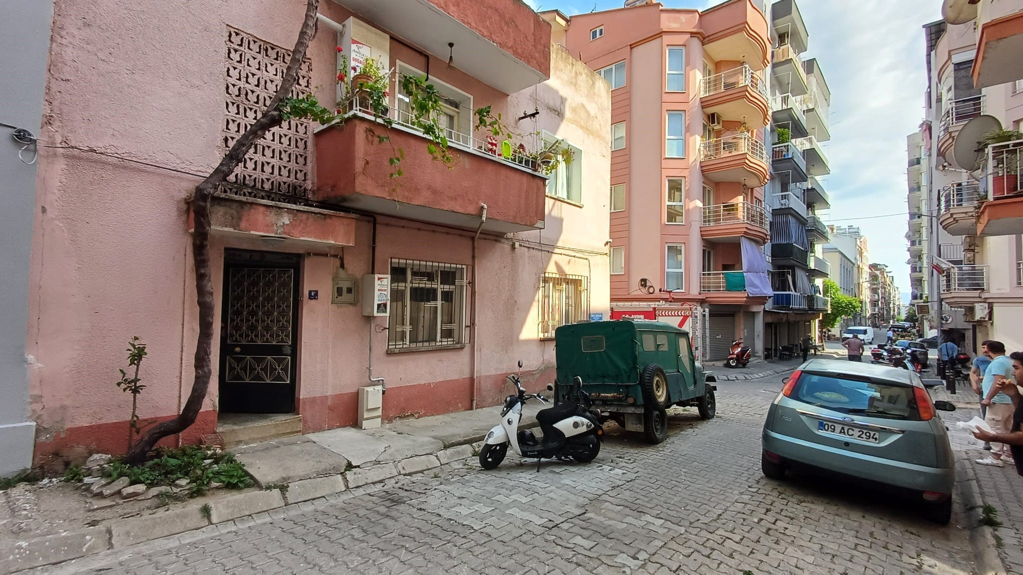 Aydın'da Kızartma Yapan Kadın Karşısında Ekipleri Buldu 3