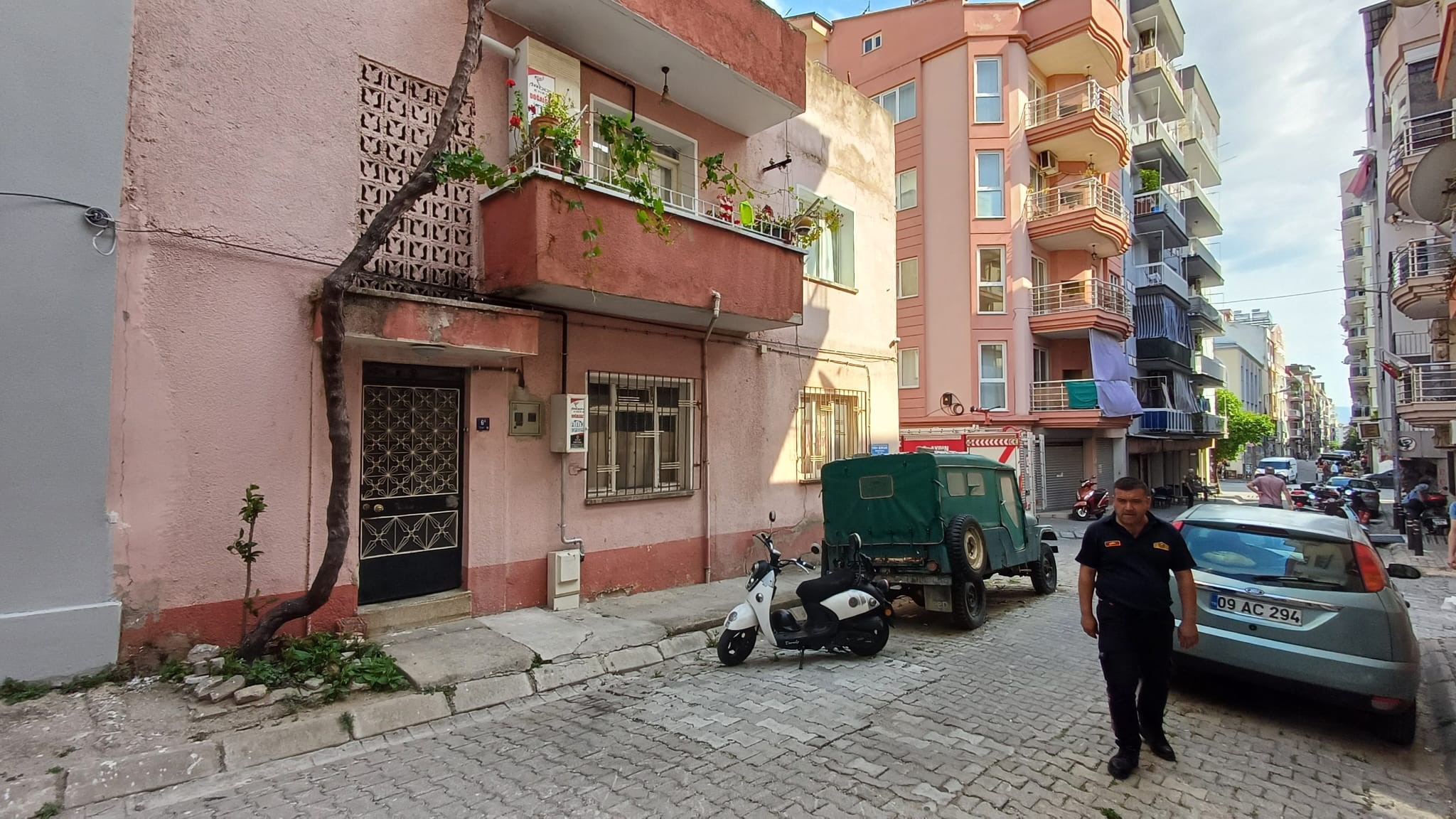 Aydın'da Kızartma Yapan Kadın Karşısında Ekipleri Buldu 4