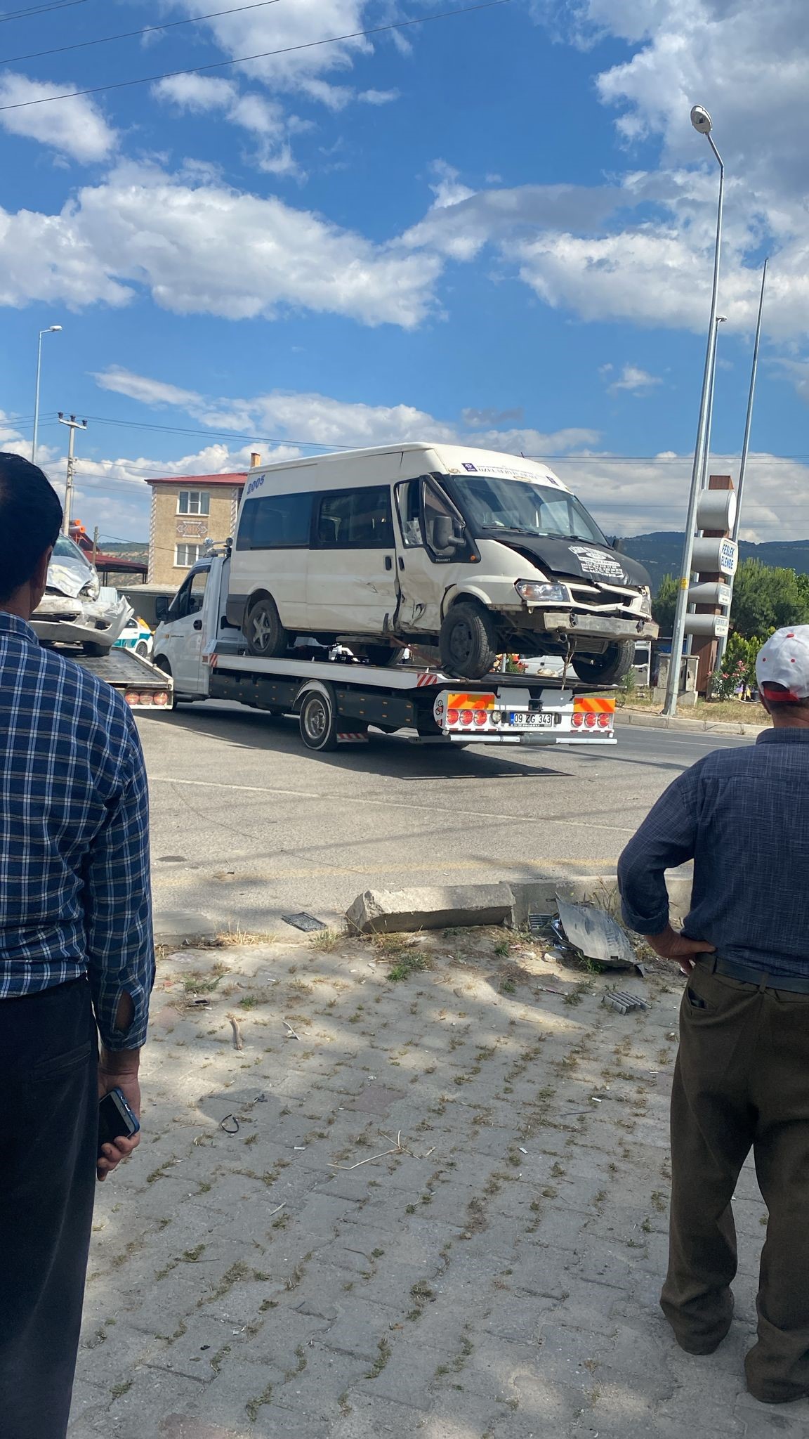Aydın'da Minibüs Durağa Daldı 3