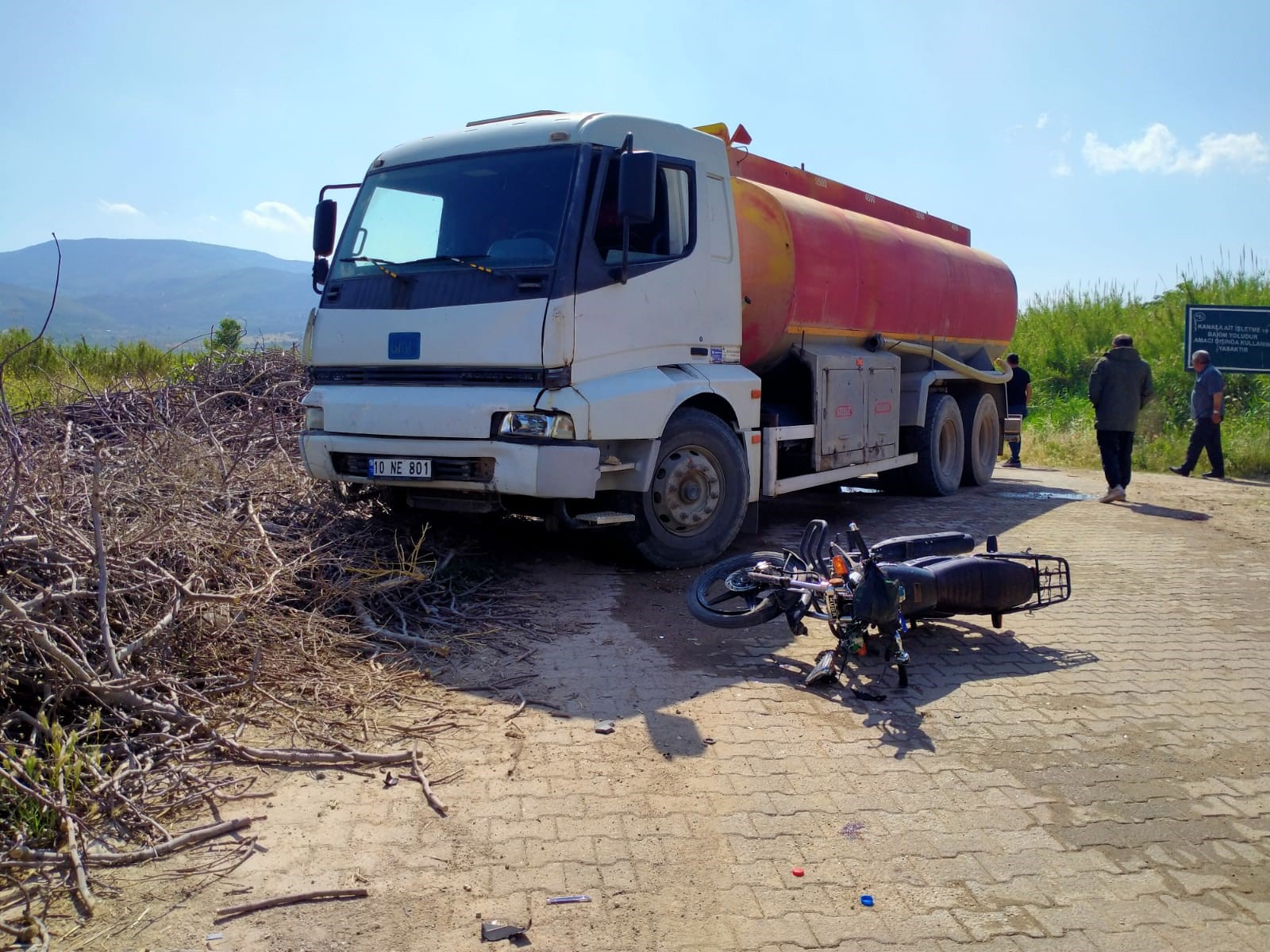 Aydın'da Su Tankeri Ile Motosiklet Çarpıştı2