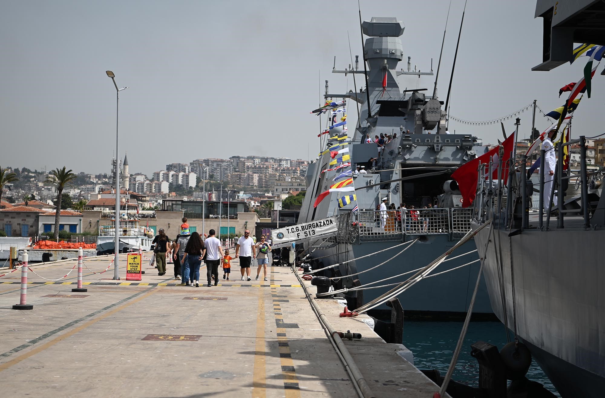 Aydın'da Türk Donanmasının Gururu Savaş Gemileri Ziyarete Açıldı 1