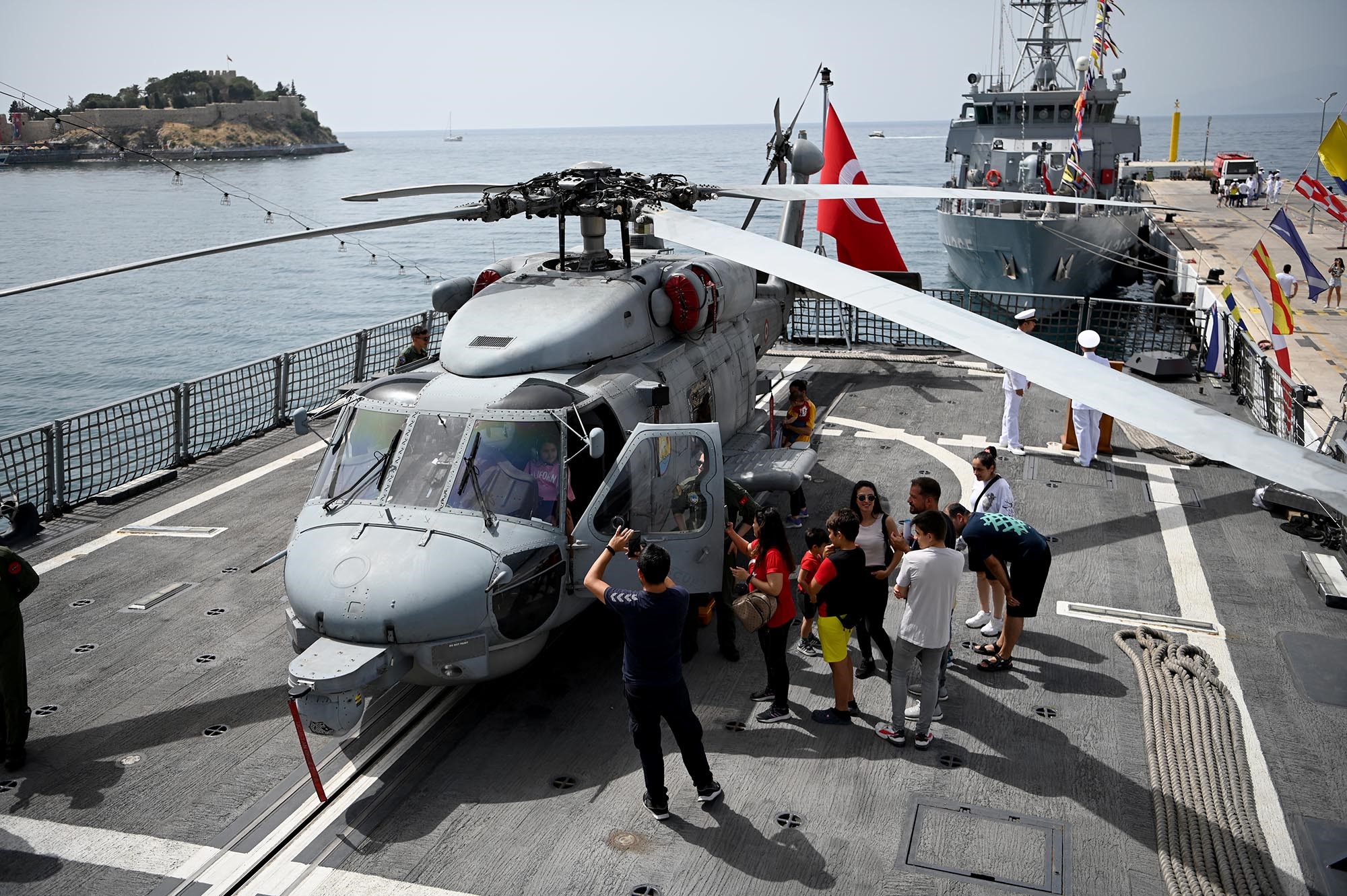 Aydın'da Türk Donanmasının Gururu Savaş Gemileri Ziyarete Açıldı 4