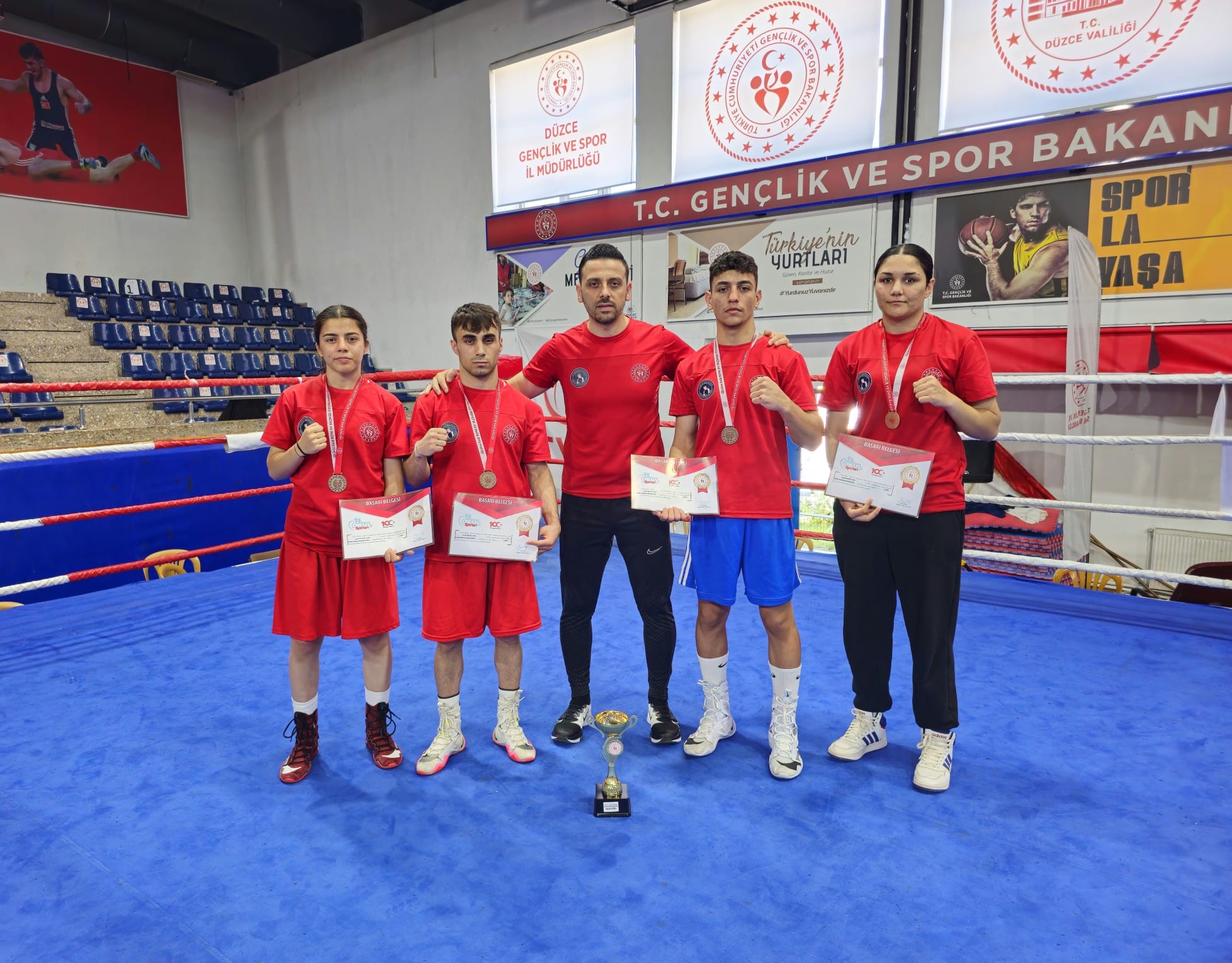 Aydın'ın Demir Yumrukları Şampiyonadan 4 Madalya Ile Döndü