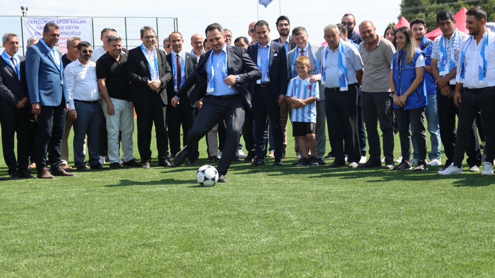 Fifa Standartlarındaki Futbol Sahası Törenle Açıldı (2)