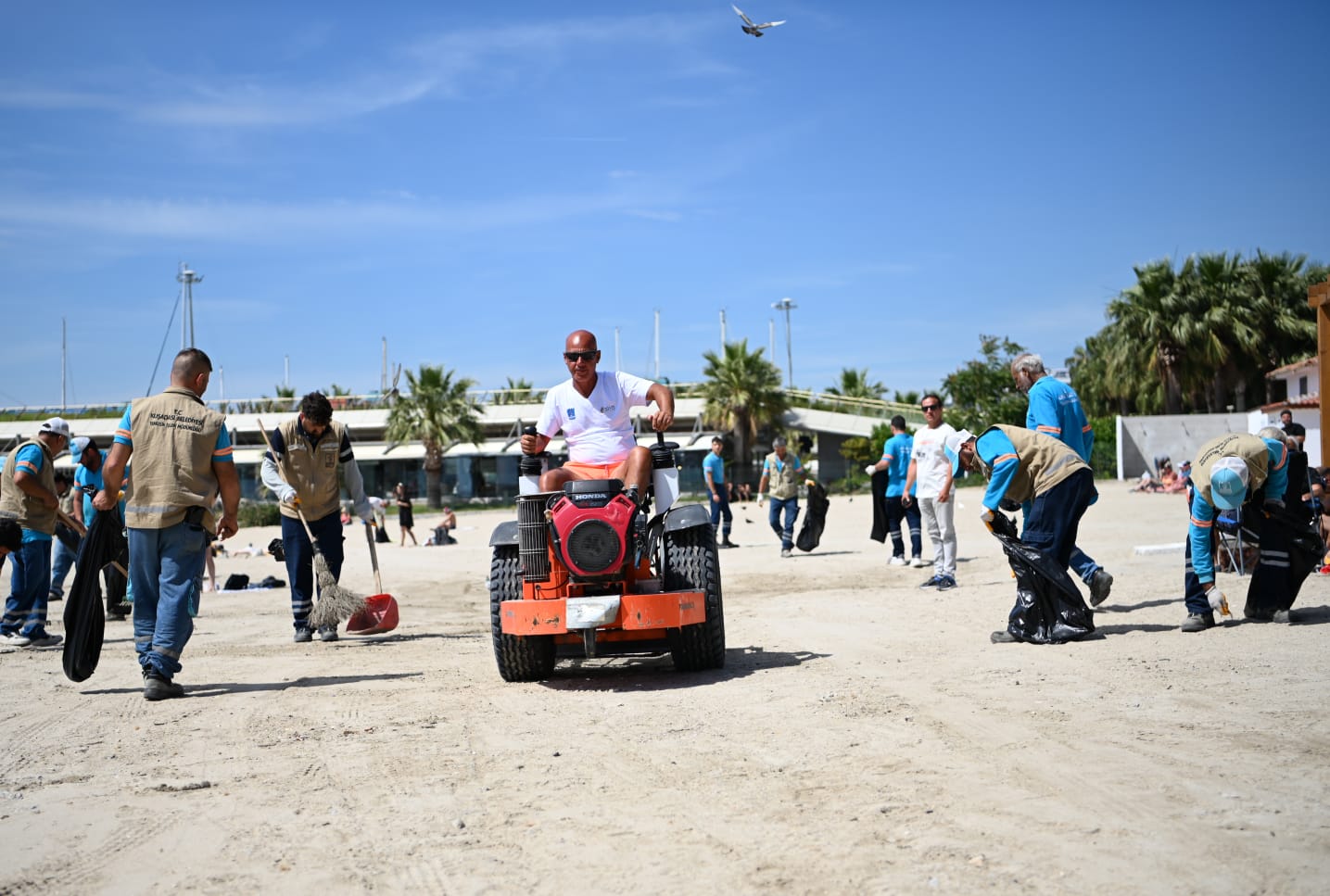 Kuşadası Plajları Kuşadası Belediyesi Ekiplerince Yaz Sezonuna Hazırlanıyor 2