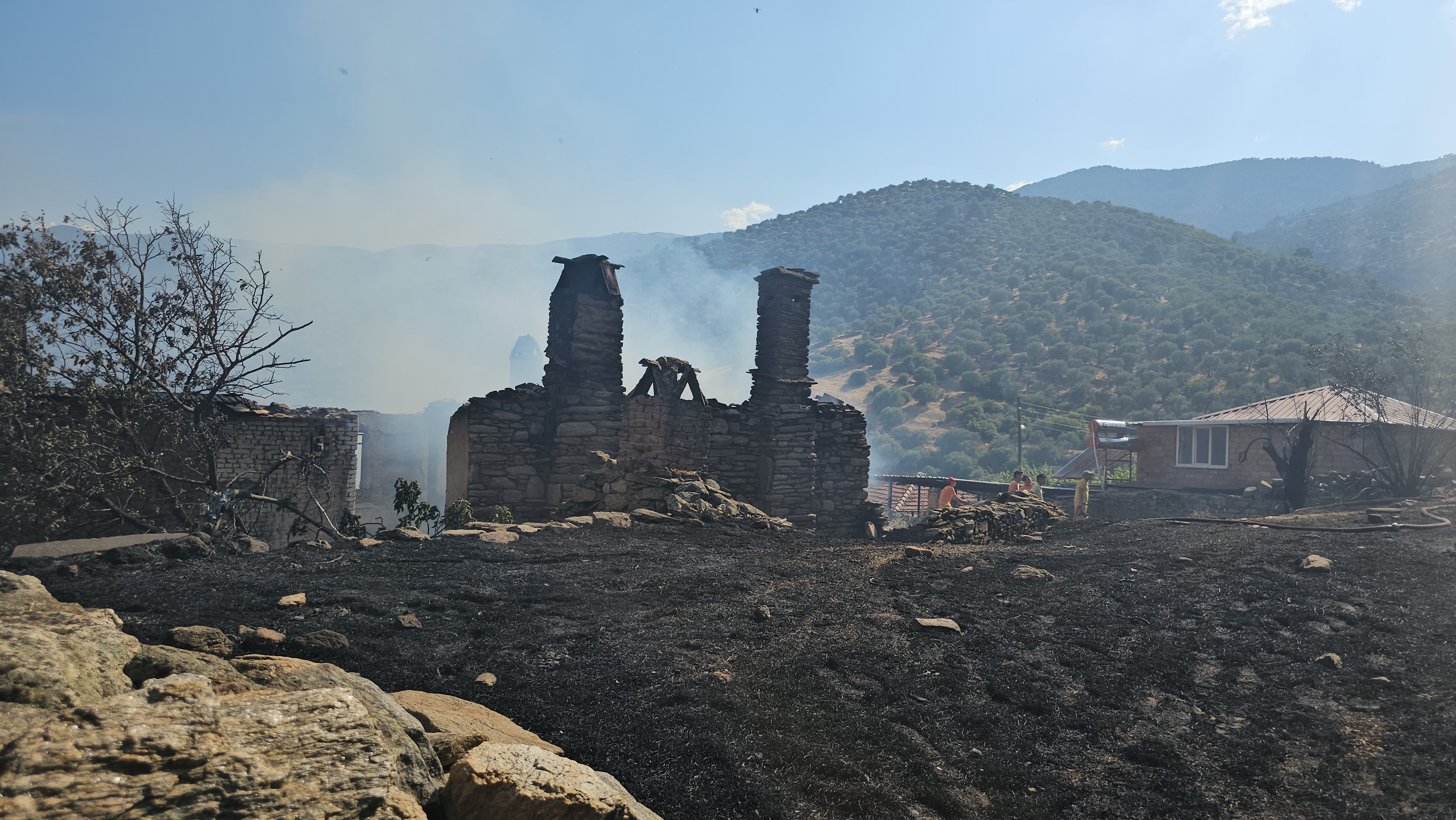 Aydın'da 13 Ev Yanarak Kül Oldu 10