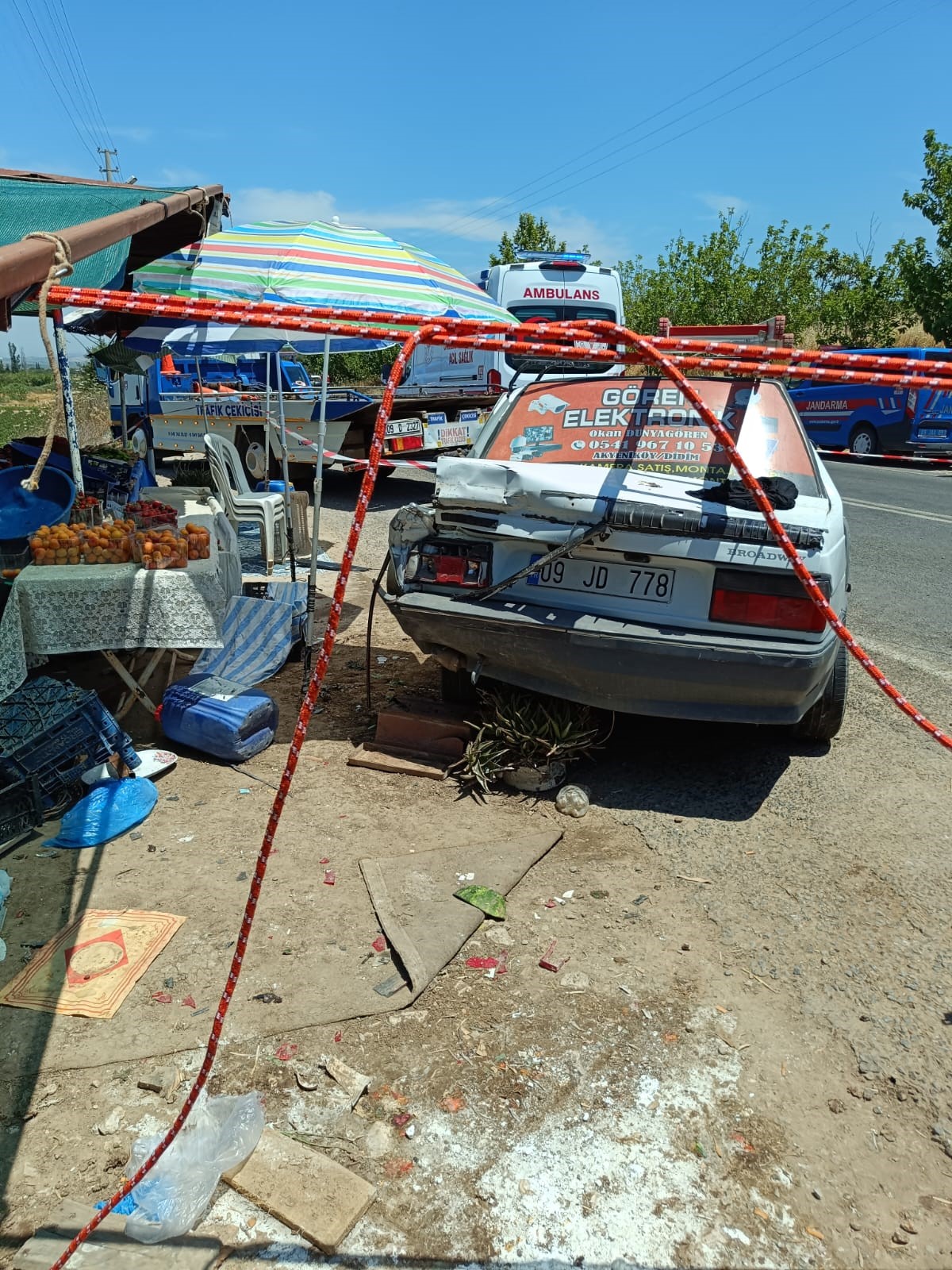 Aydın'da Otomobil Iş Yerine Daldı 1 Ölü 2