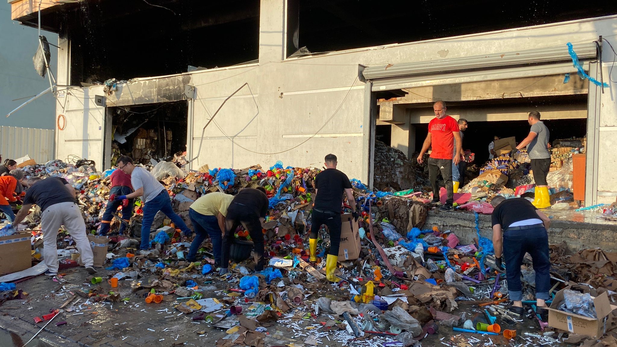 Aydın'da Yanan Depodan Geriye Yıkılan Duvarlar Kaldı 5