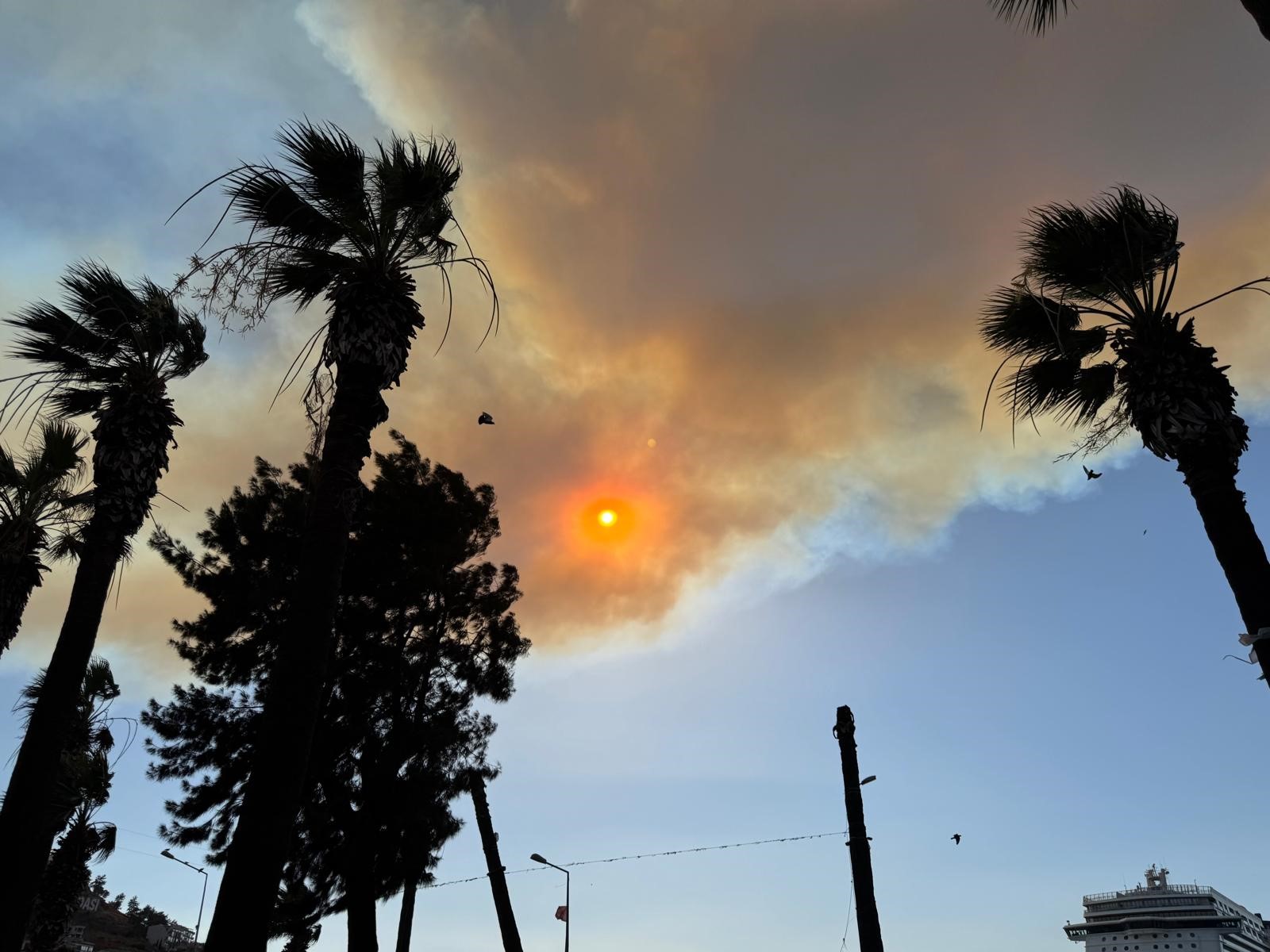 Kuşadası'nı Duman Bulutu Kapladı 2