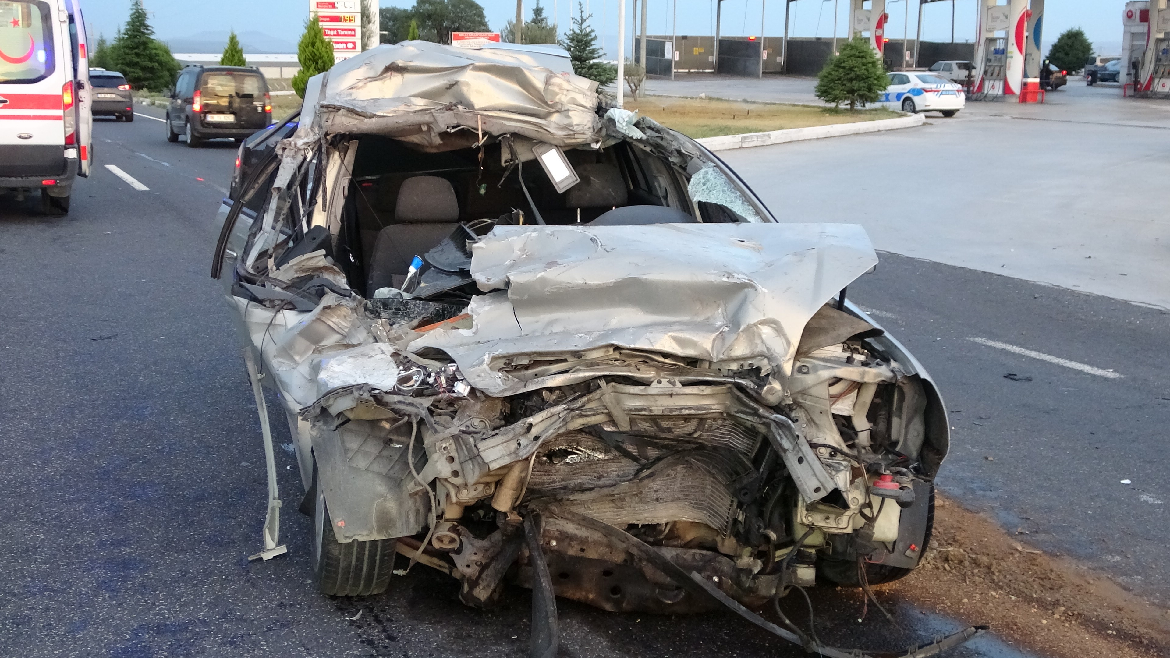 Otomobil Kamyona Çarptı, 1 Kişi Hayatını Kaybetti 4