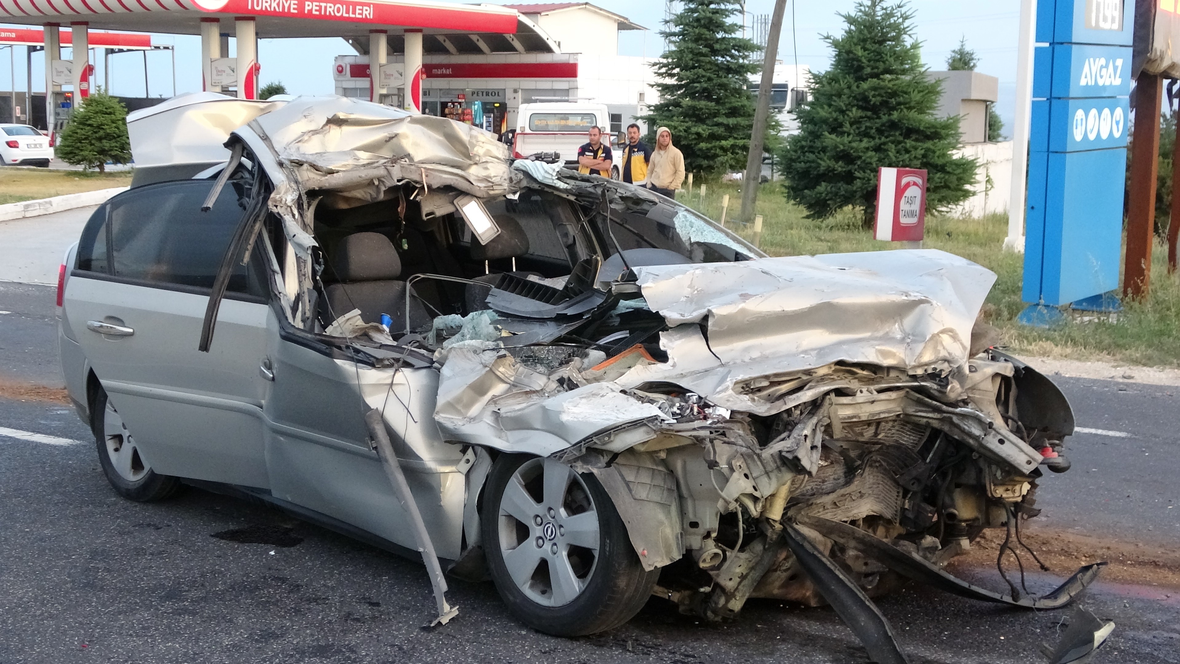 Otomobil Kamyona Çarptı, 1 Kişi Hayatını Kaybetti 5
