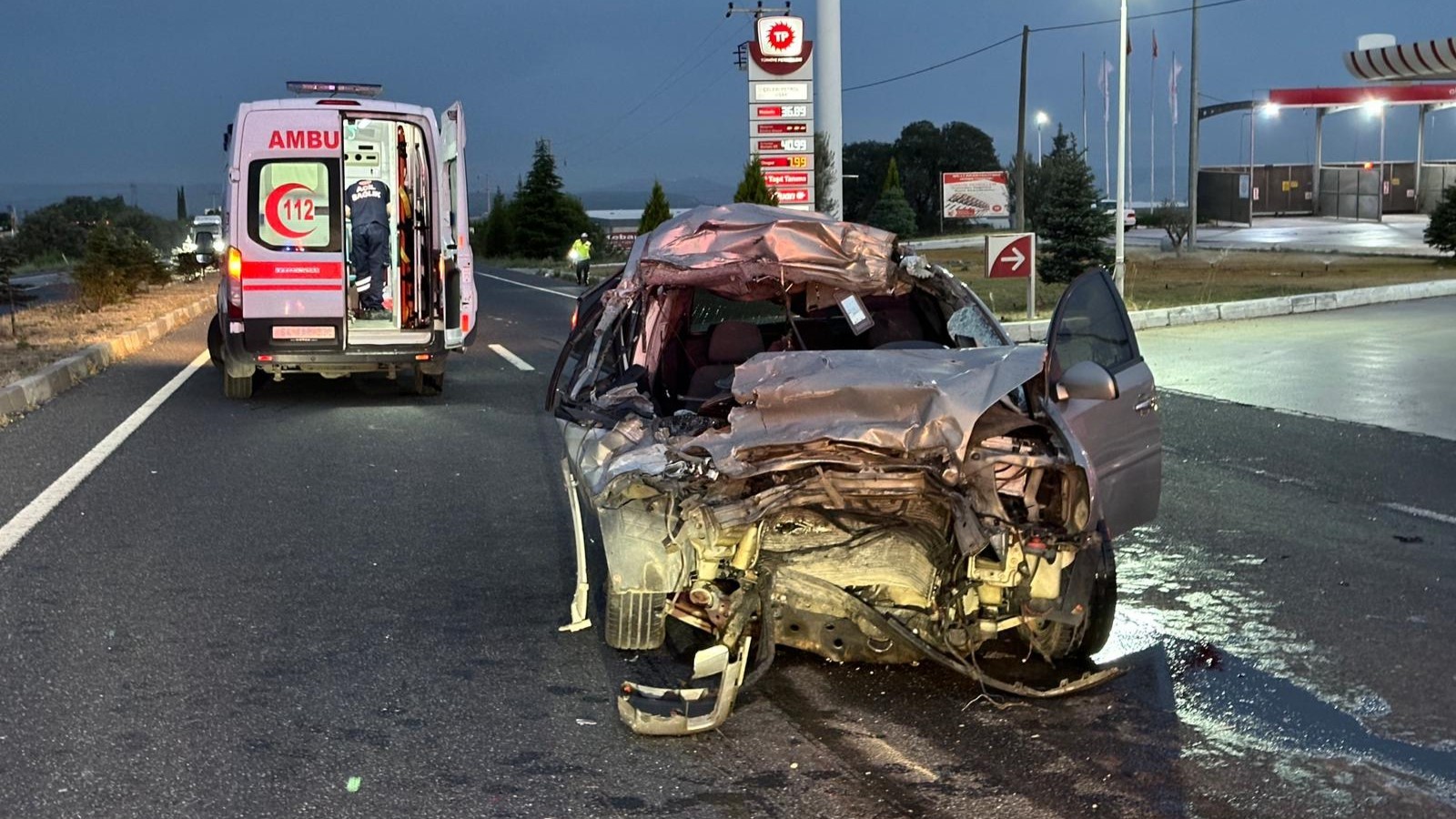 Otomobil Kamyona Çarptı, 1 Kişi Hayatını Kaybetti 9