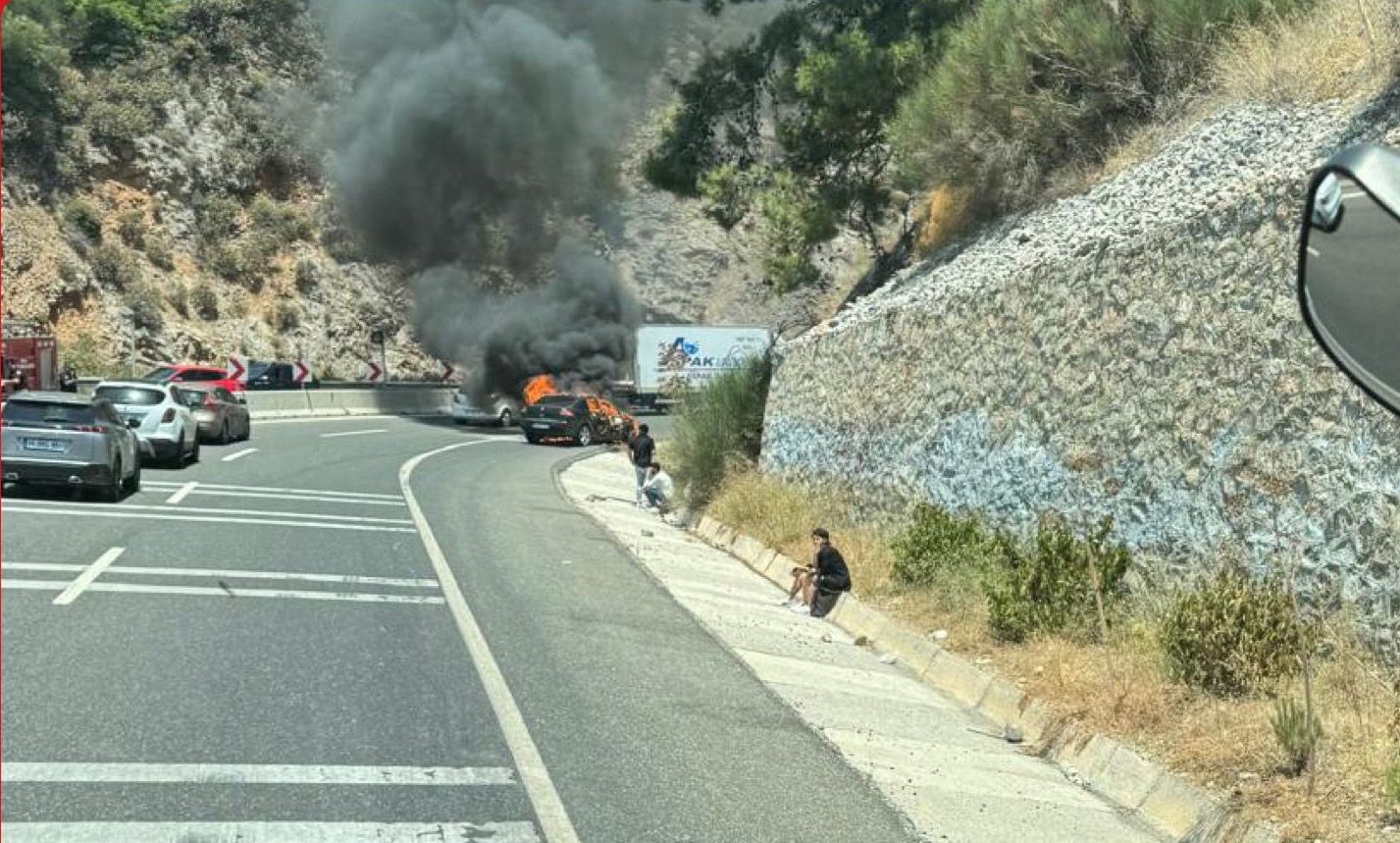 Sakar Rampasında Aydın Plakalı Araç Alev Alev Yandı 4