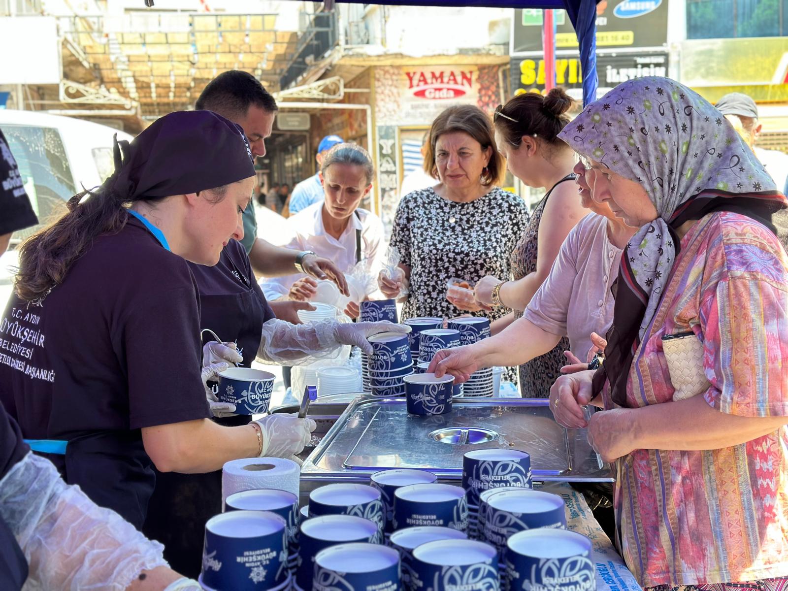 Aşure Dağıtımı (5)