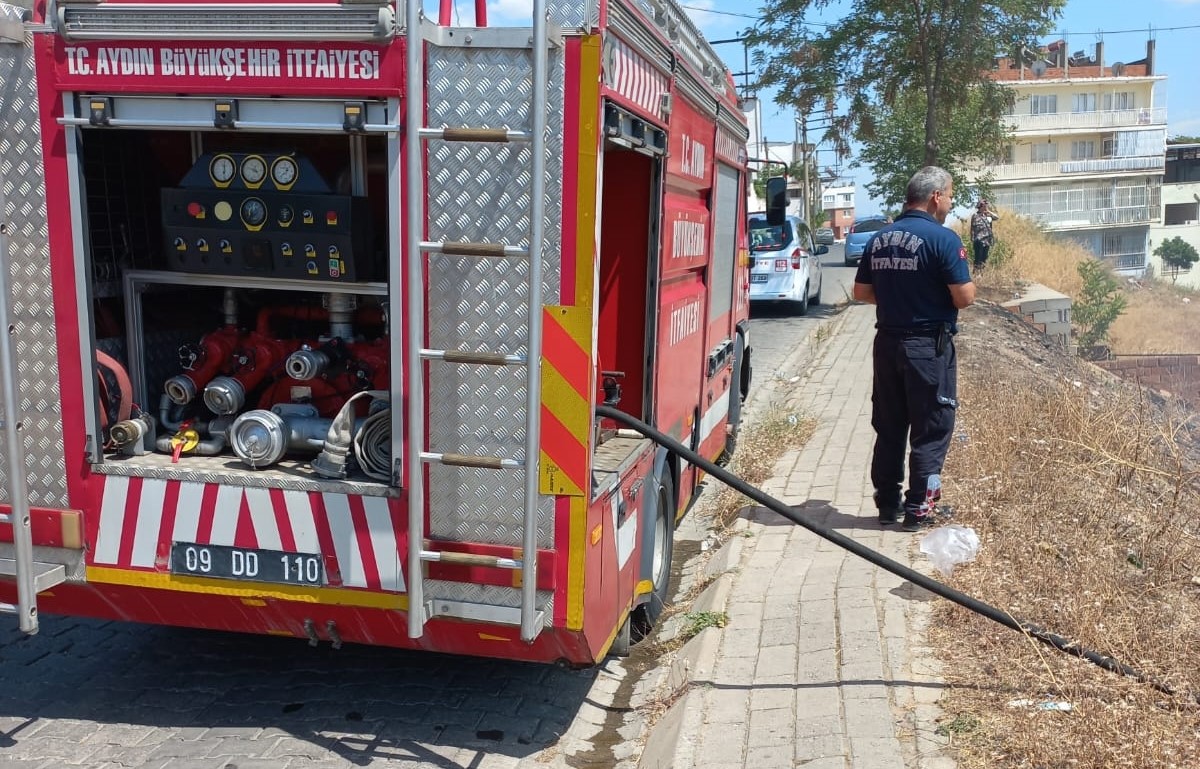 Aydın Büyükşehir Belediyesi'nin Ateş Savaşçıları Yangından Yangına Koştu (6)