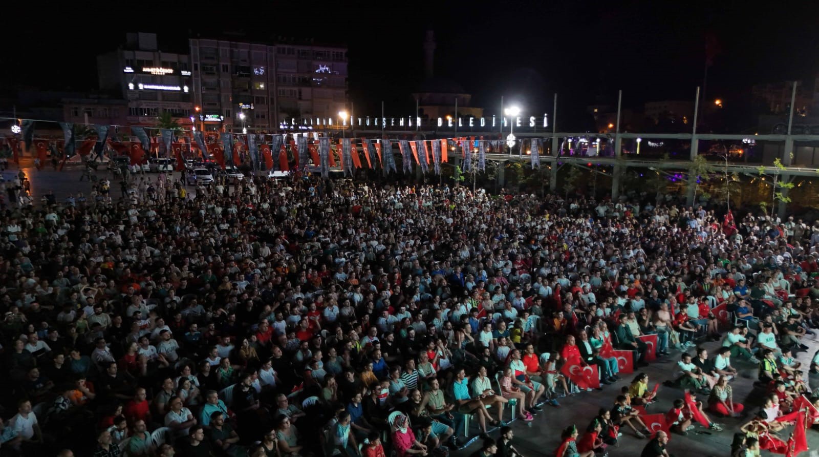 Aydın Büyükşehir Dev Ekranlarda Milli Maç Heyecanı Yaşattı (4)