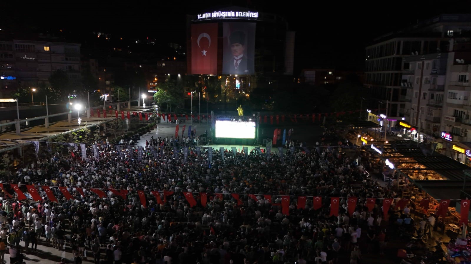 Aydın Büyükşehir Dev Ekranlarda Milli Maç Heyecanı Yaşattı
