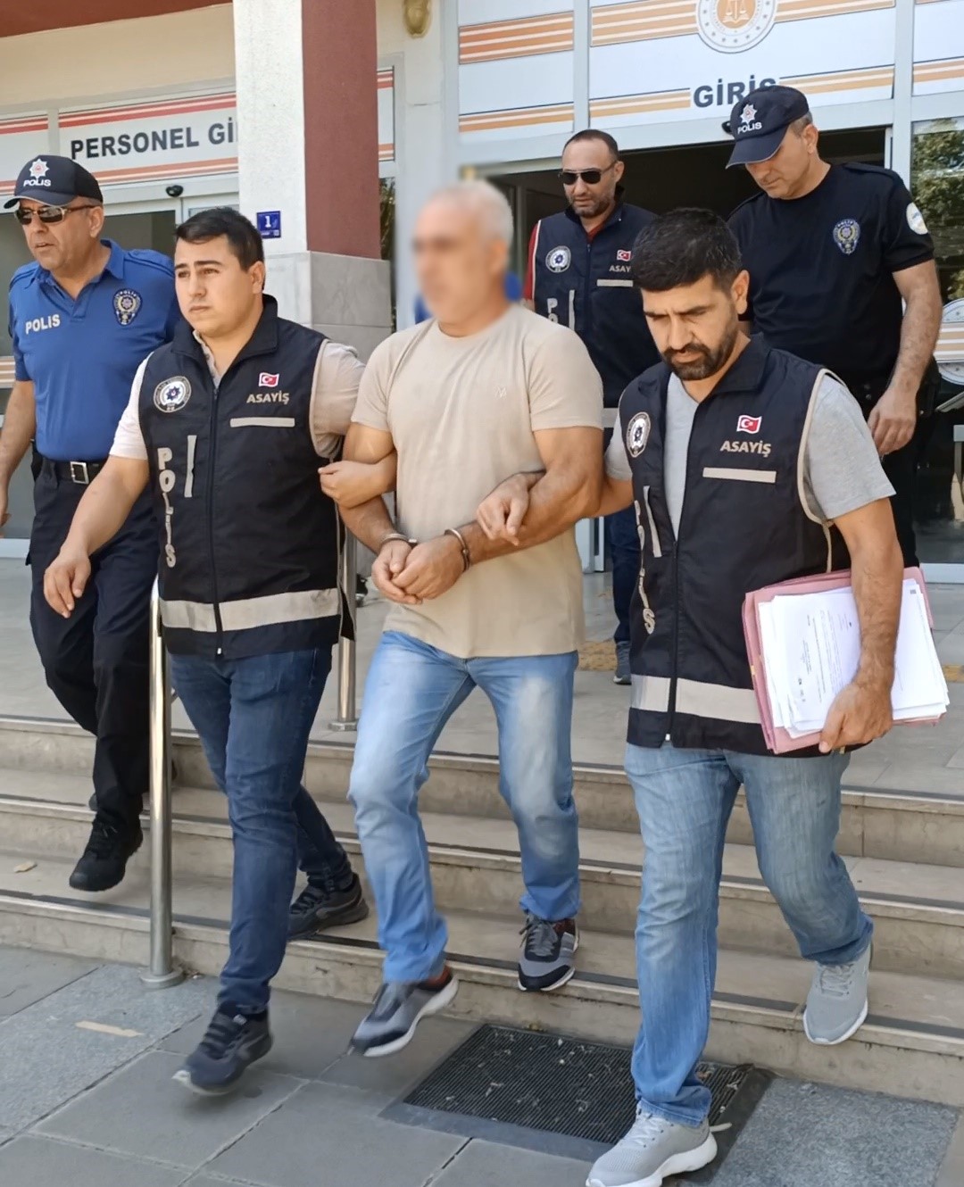 Aydın'da 40 Yıl Hapisle Aranan Şahıs Yakalandı (2)