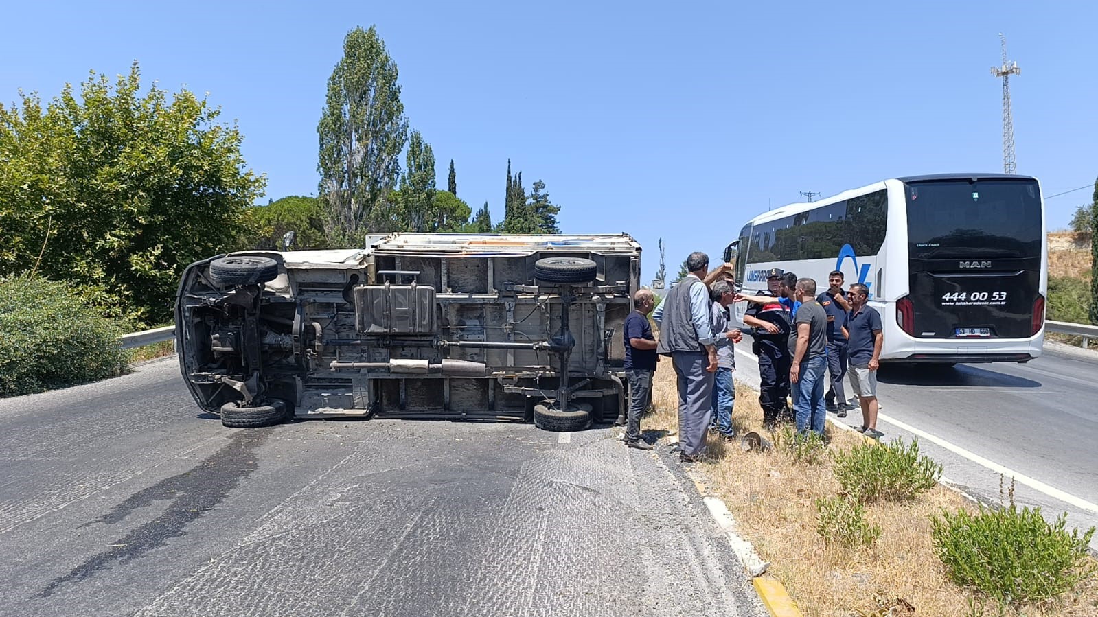 Aydın'da Iki Araç Devrildi (3)