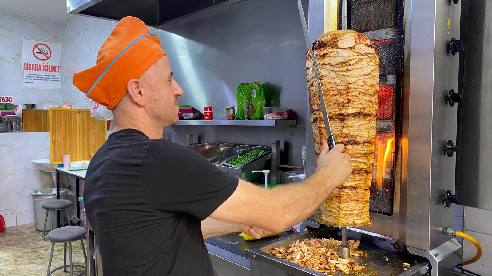 Aydın'da Kavurucu Sıcakta Döner Ustalarının Zorlu Mesaisi (2)