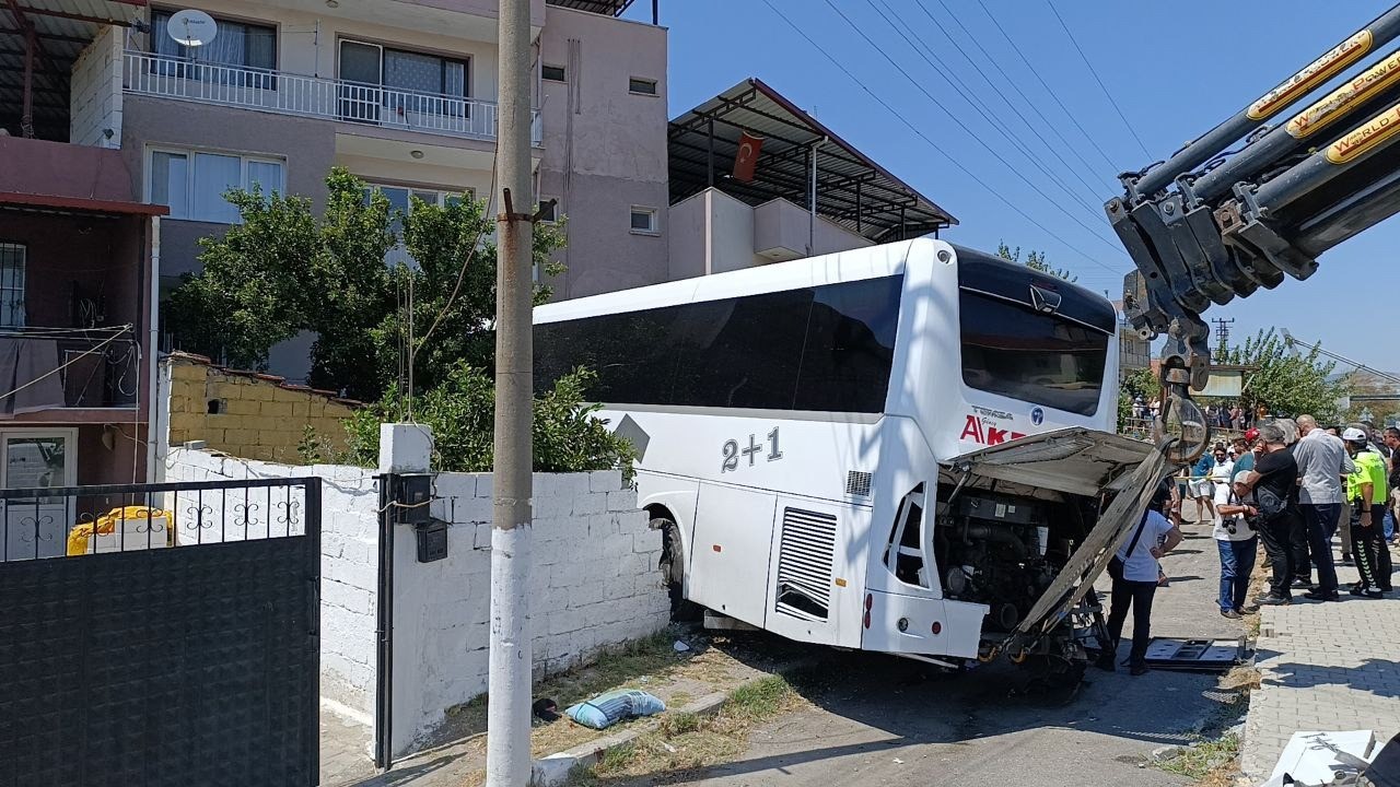 Aydın'da Otobüs Eve Daldı Ölü Ve Yaralılar Var