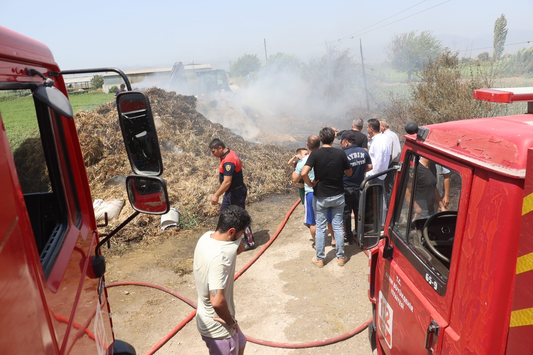 Aydın'da Saman Deposunu Yangını Korkuttu (2)