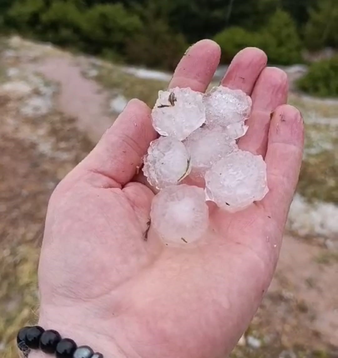 Ceviz Büyüklüğünde Dolu Yağdı