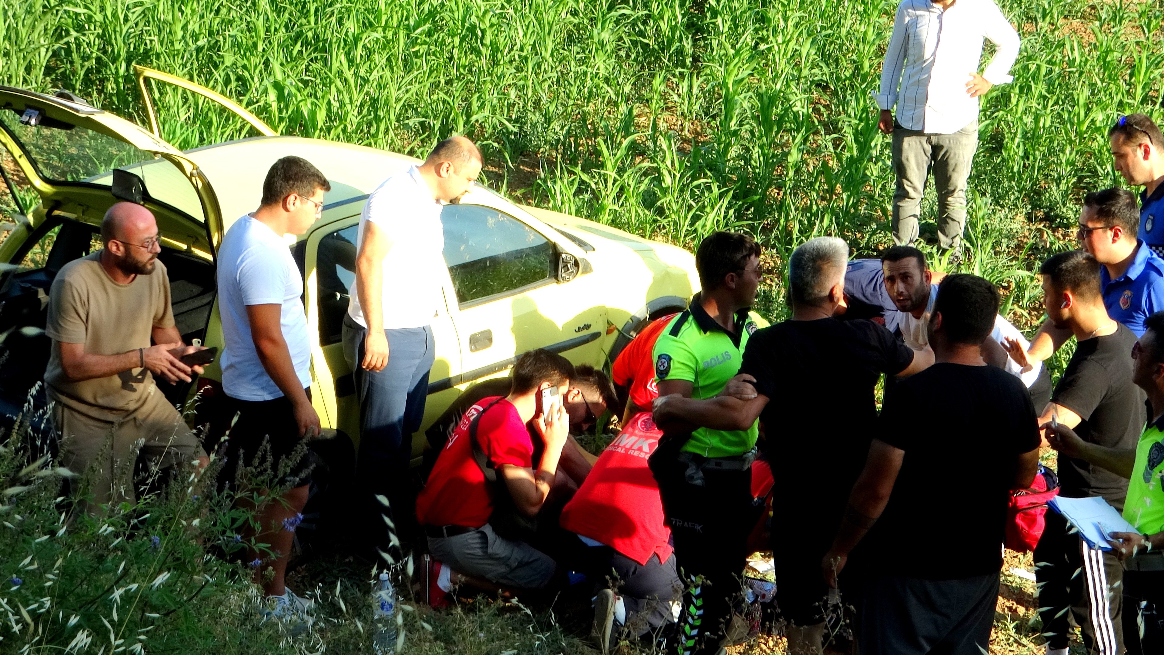 Hamile Kadının Kullandığı Otomobil Tarlaya Uçtu (3)