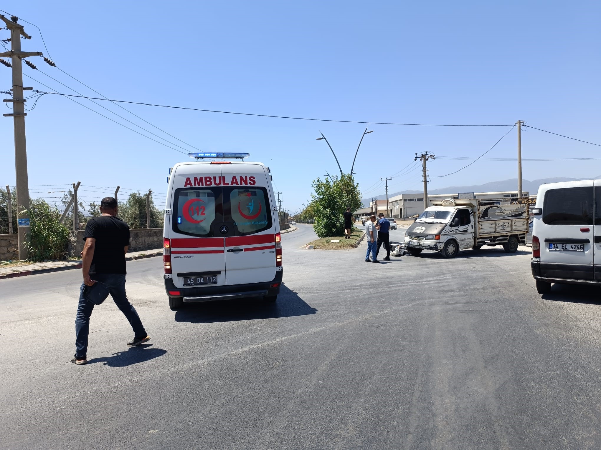 Kamyonet Ile Motosiklet Çarpıştı (3)