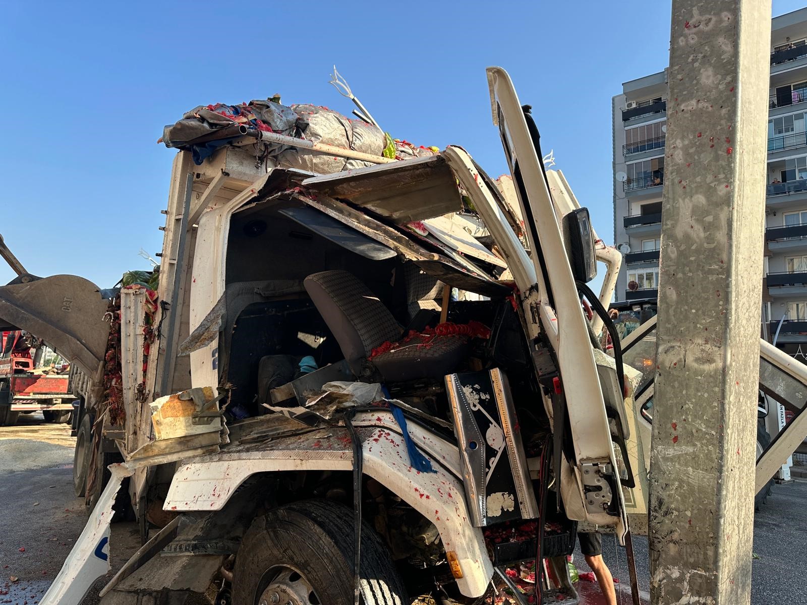 Karpuz Yüklü Kamyonun Sürücüsü Hayatını Kaybetti (4)