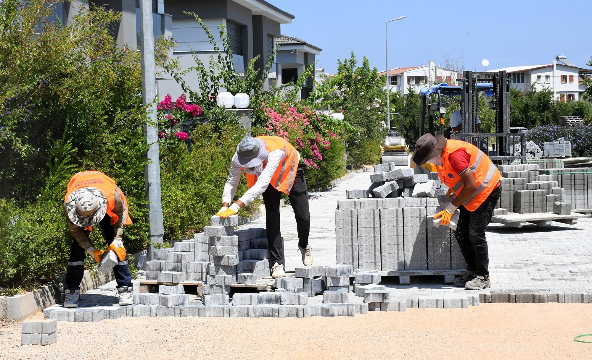 Ömer Günel Çalışıyor, Kuşadası'nın Üstyapısı Yenileniyor