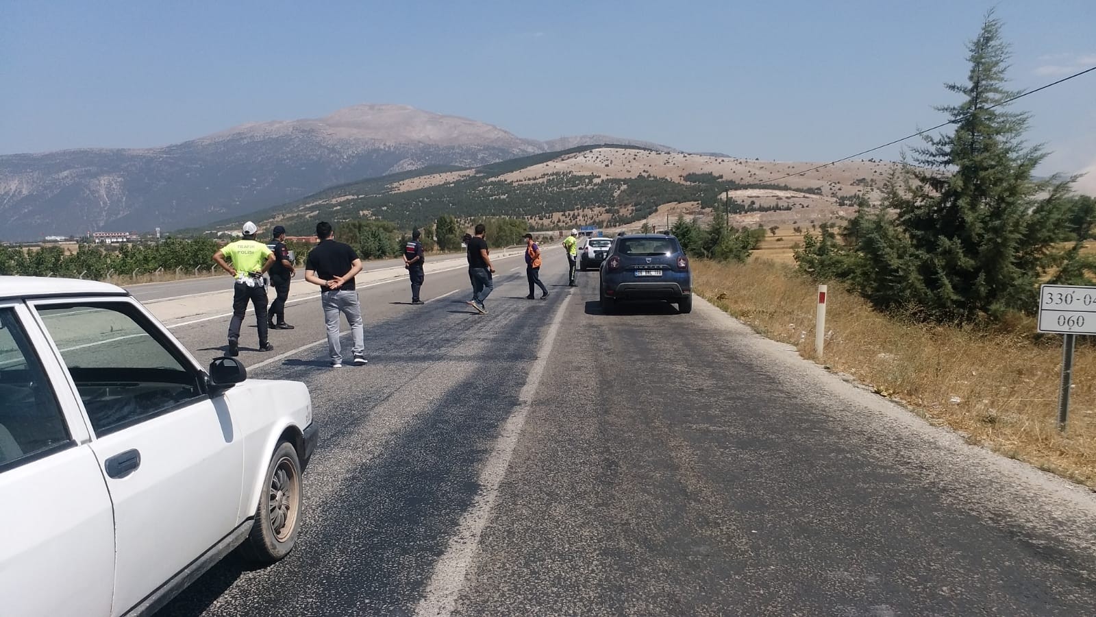 Yol Çift Yönlü Trafiğe Kapatıldı