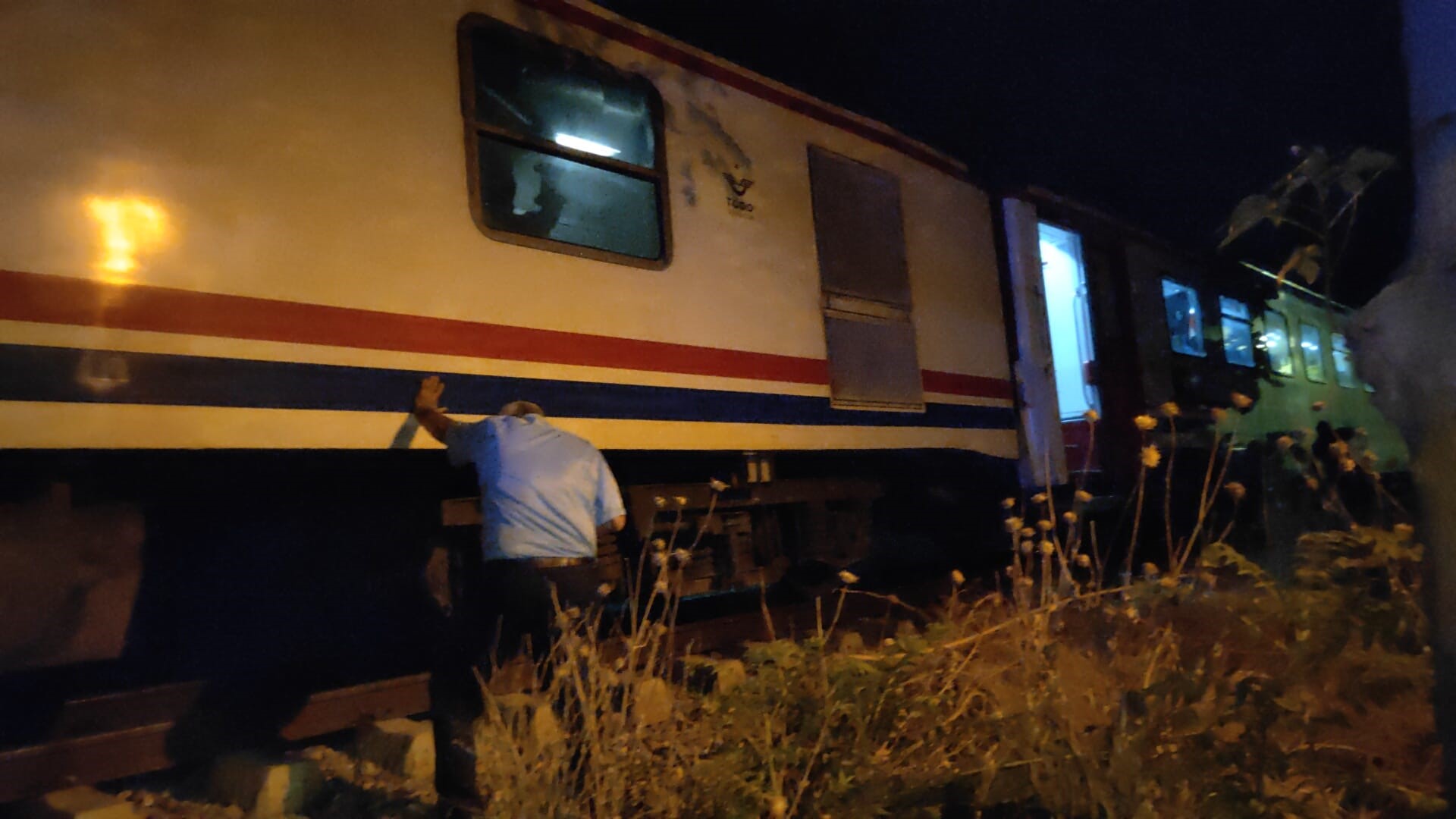 Yolcu Treni 2 Kişiye Çarptı (5)