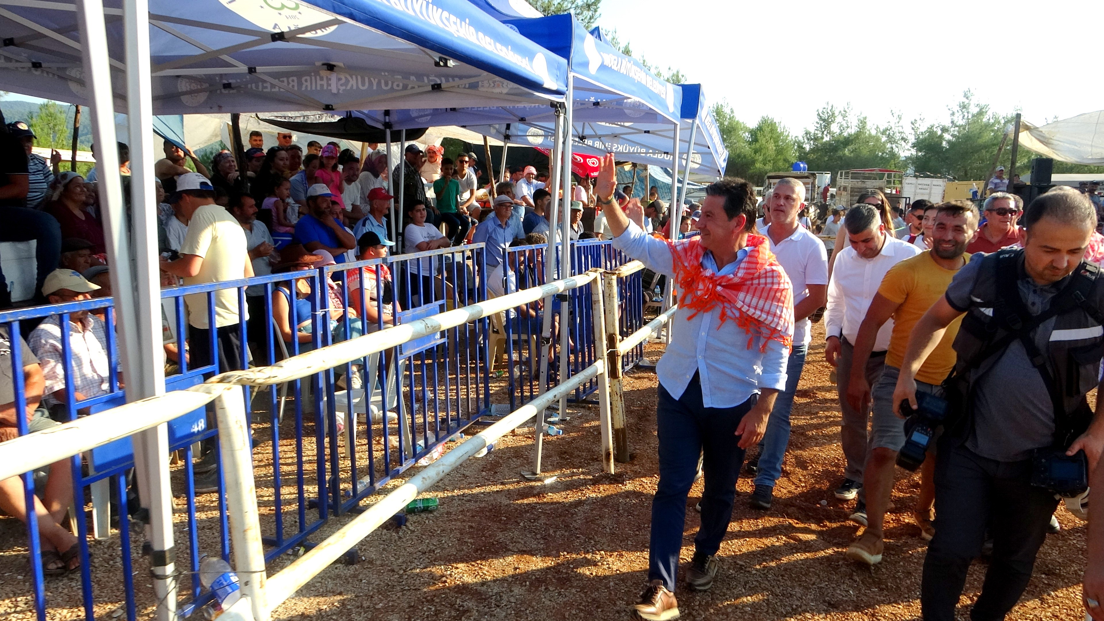 Yörük Kültürü Boğa Güreşlerine Binlerce Kişi Katıldı (7)