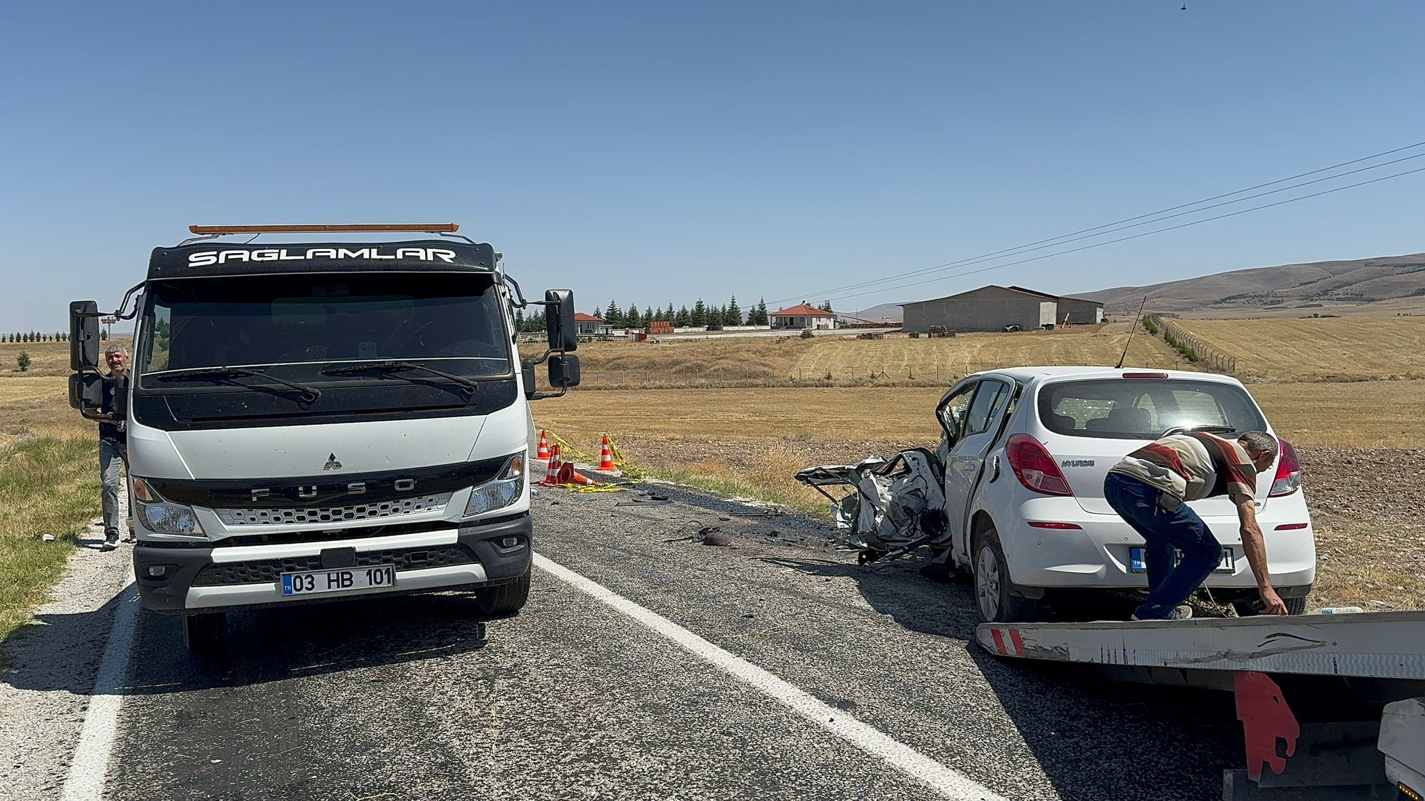 3 Araç Birbirine Girdi, 1 Ölü, 4 Yaralı (2)